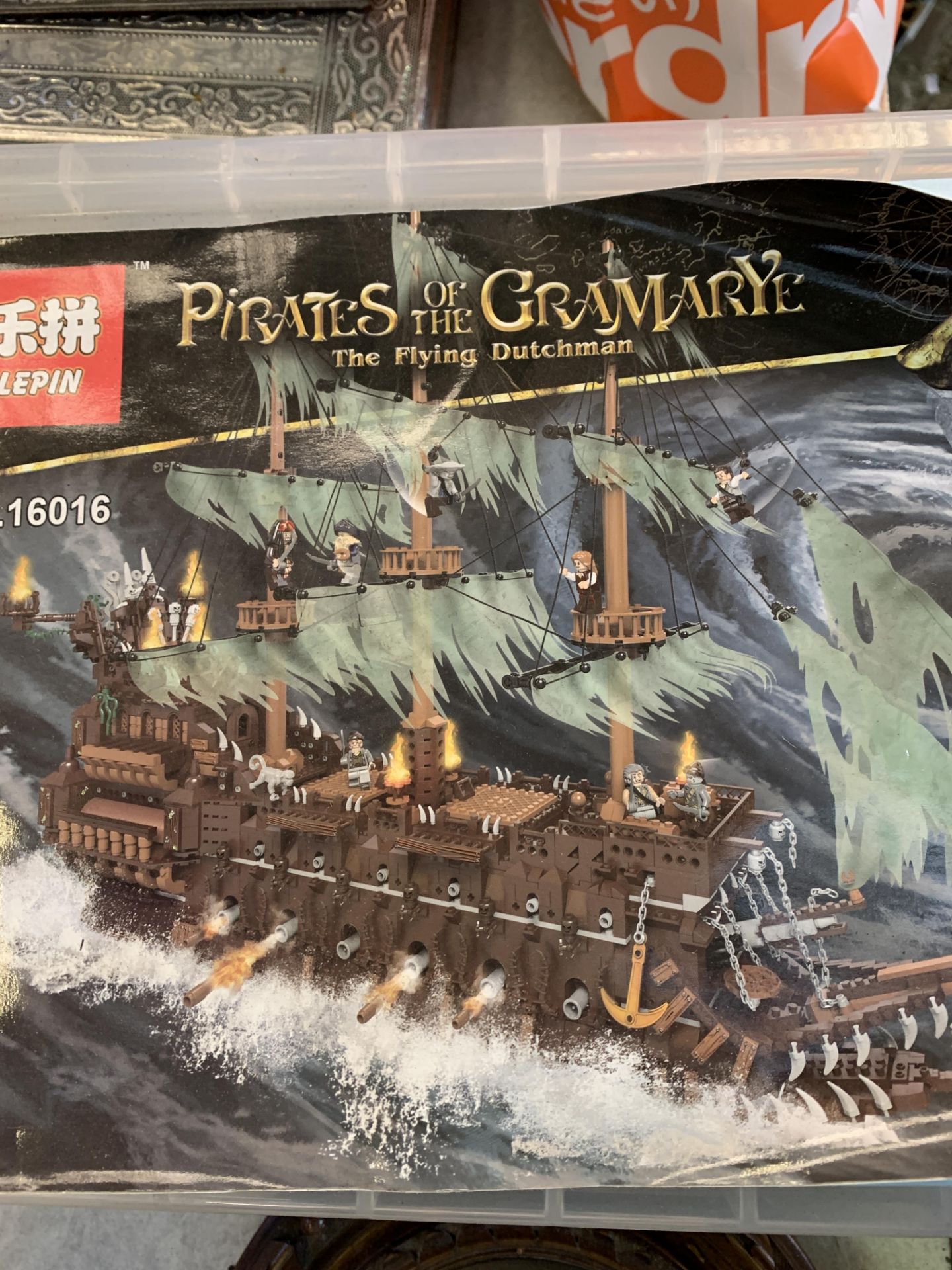 LEPIN (Lego style) no. 16016 pirate ship set.