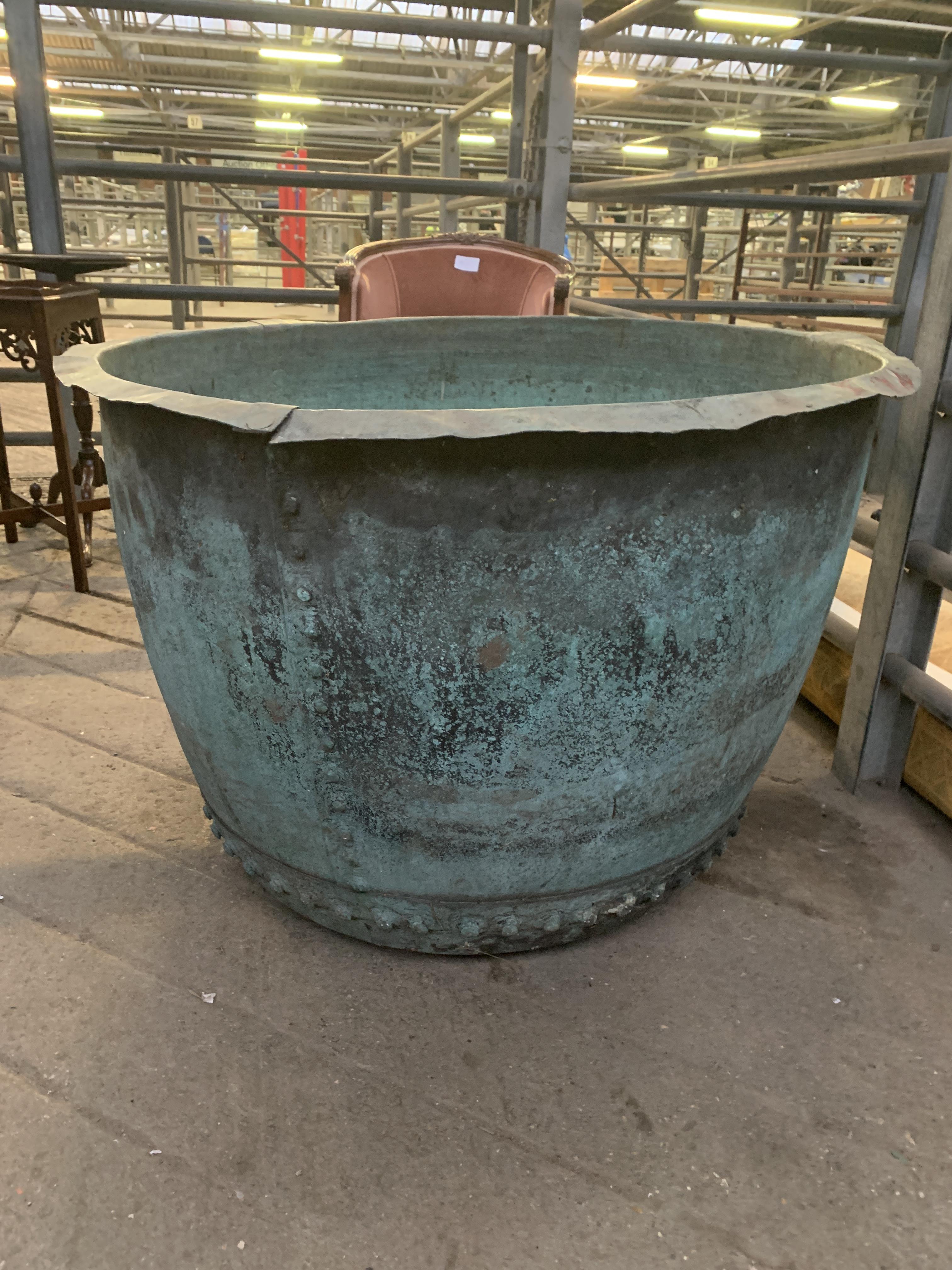 Large copper planter - Image 2 of 3