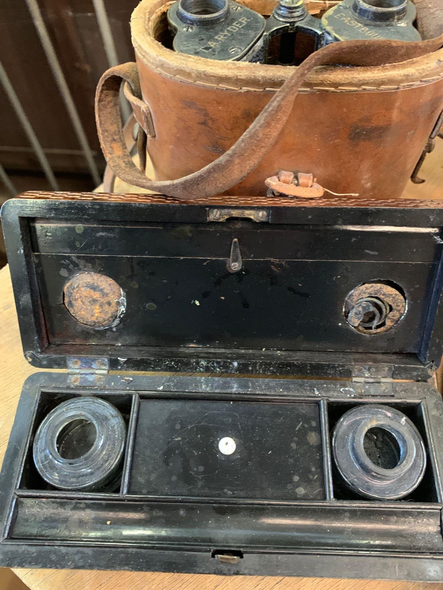 A quantity of pocket knives and fountain pens, together with a cased pair of binoculars - Image 6 of 6