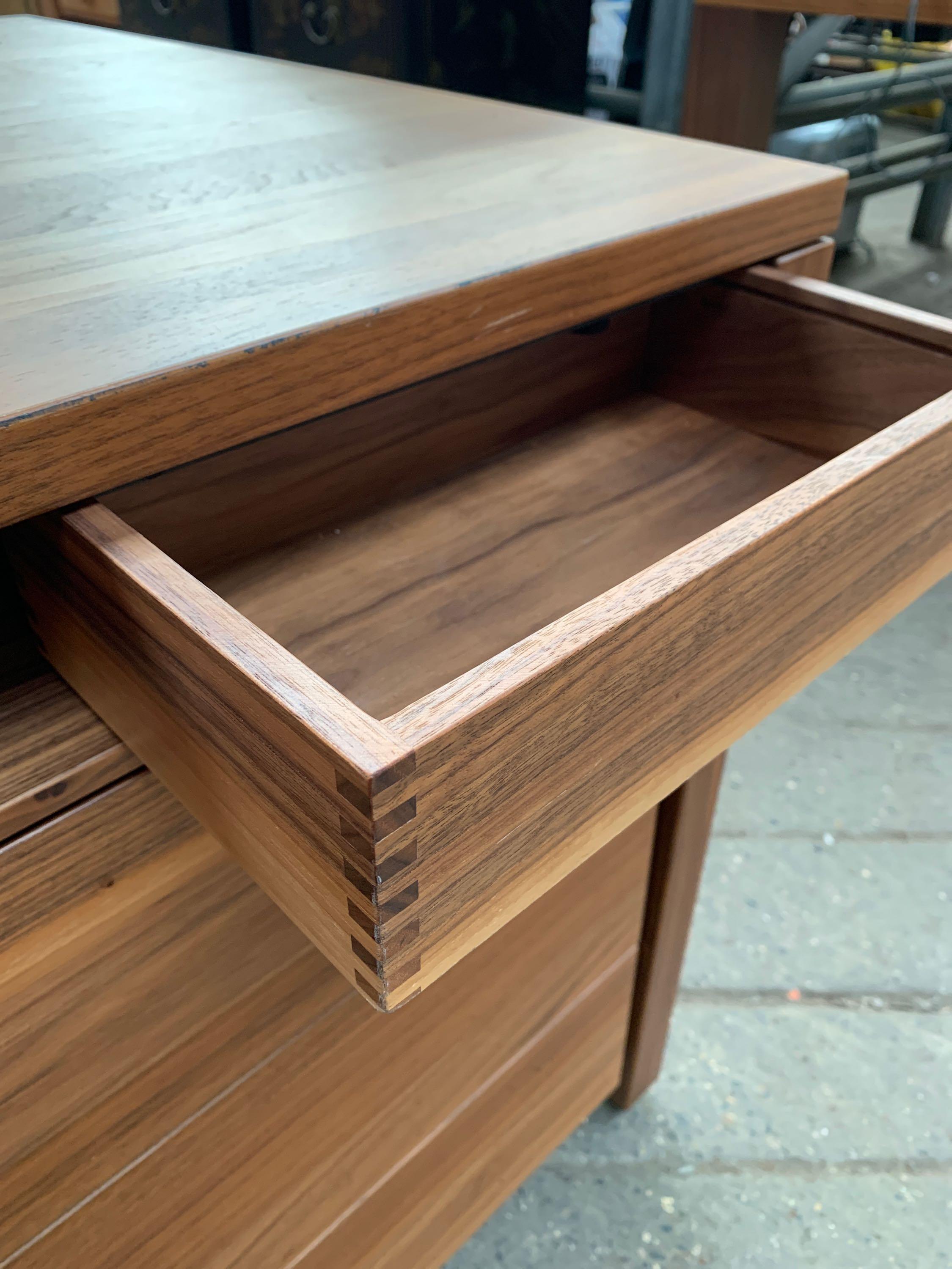 Mahogany veneer desk - Image 5 of 8