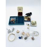 9ct gold cameos and brooches, and a quantity of costume jewellery