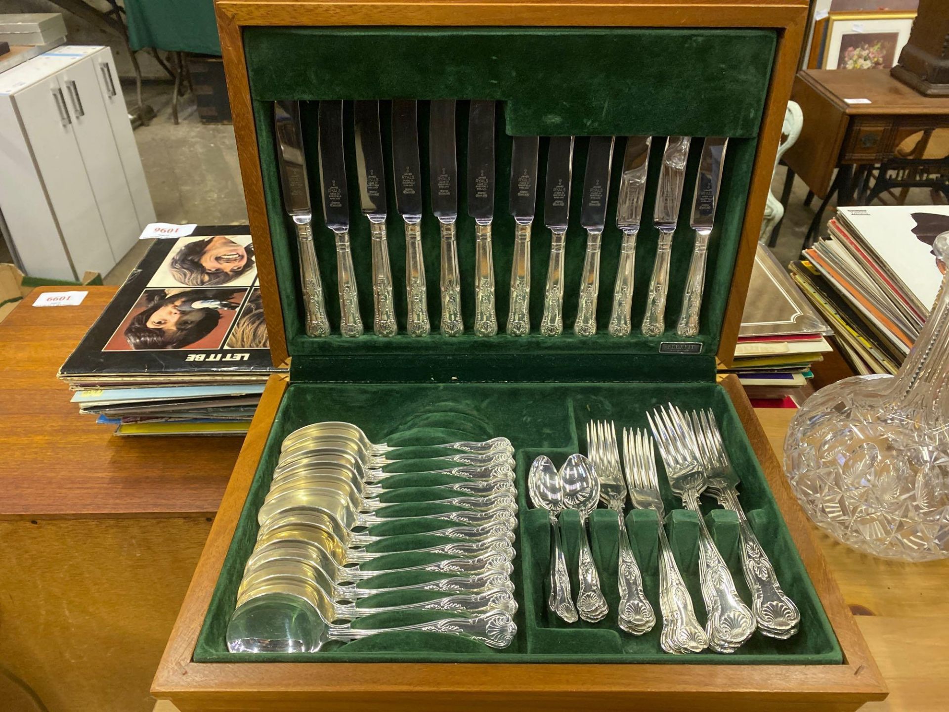 Two cut glass decanters and a canteen of silverplate cutlery - Image 4 of 7