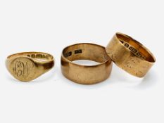 Two 9ct gold bands and a 9ct gold signet ring