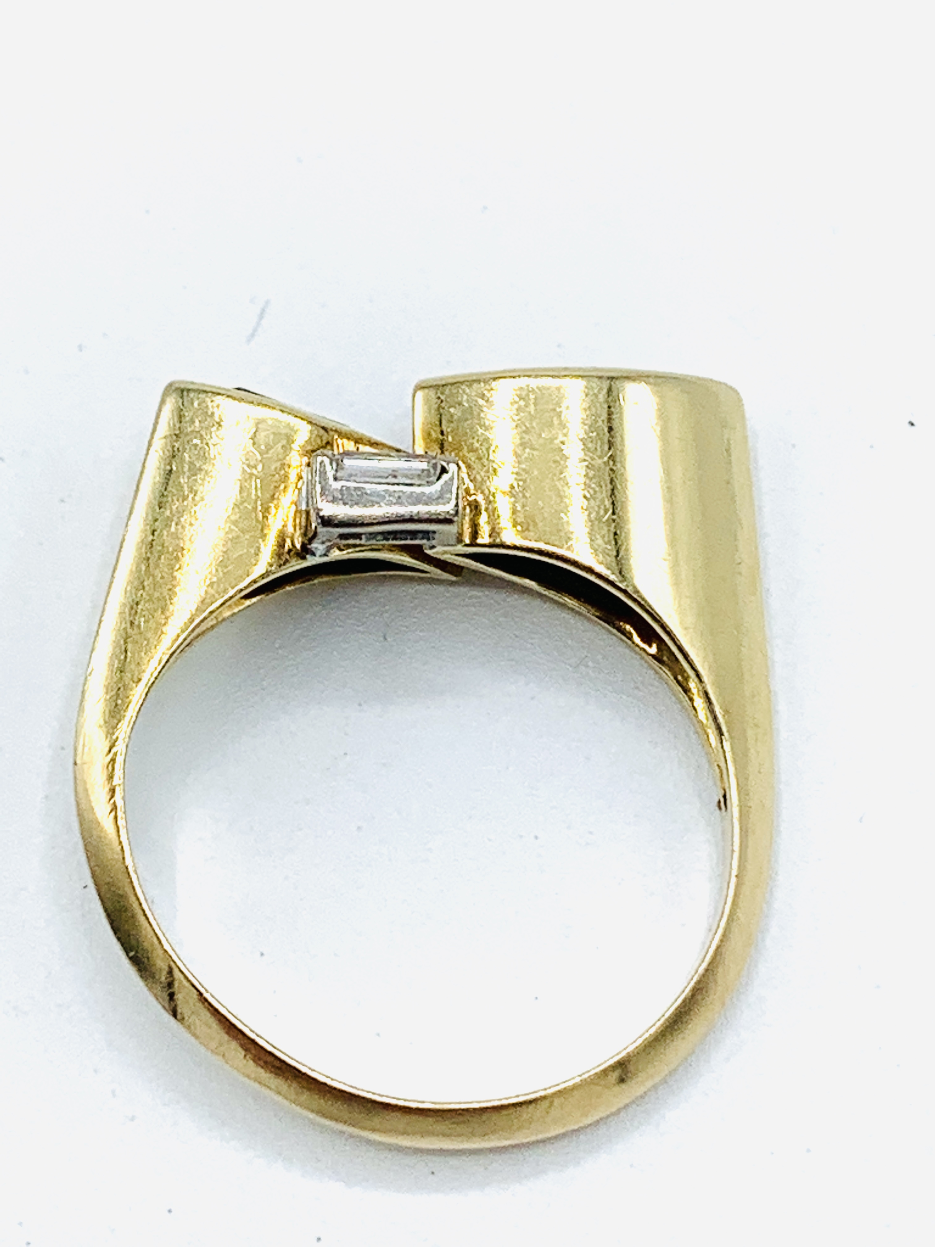 Contemporary 18ct gold, sapphire and diamond ring - Image 4 of 4