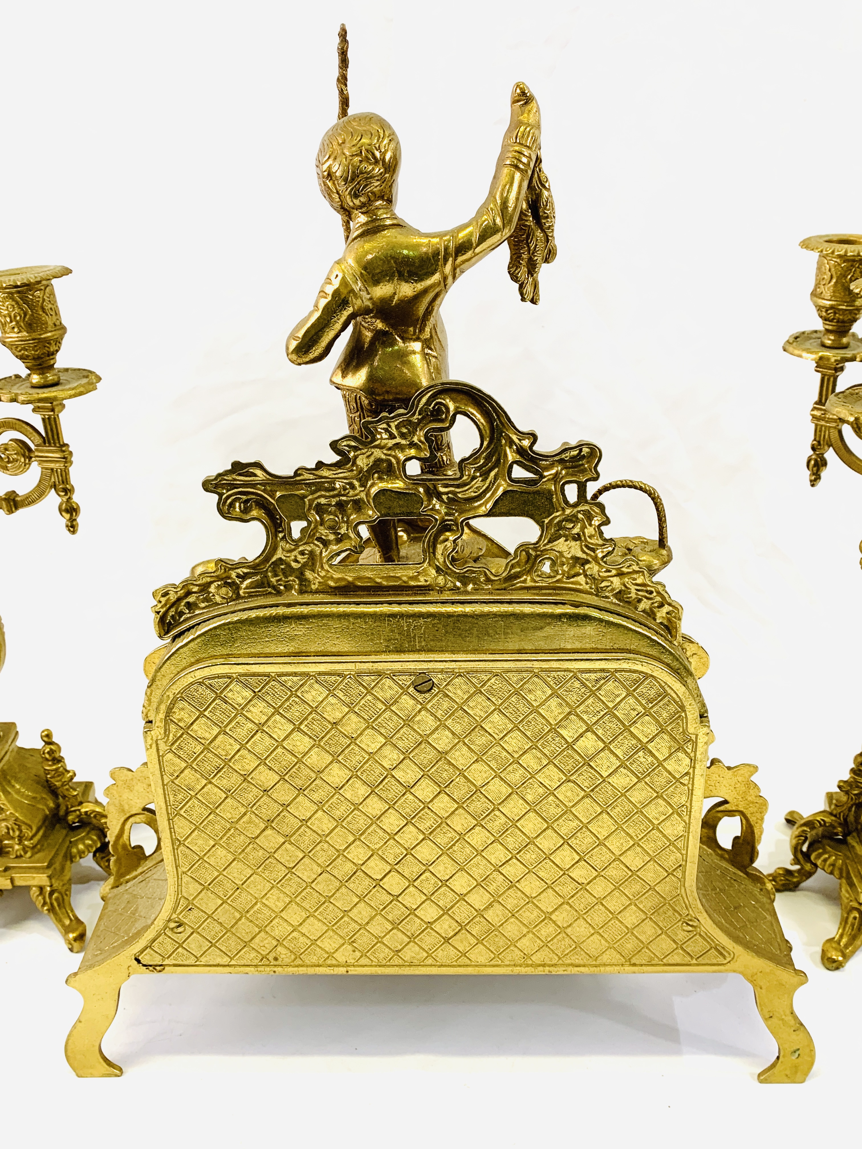 A brass mantel clock and candelabra garniture set - Image 7 of 8