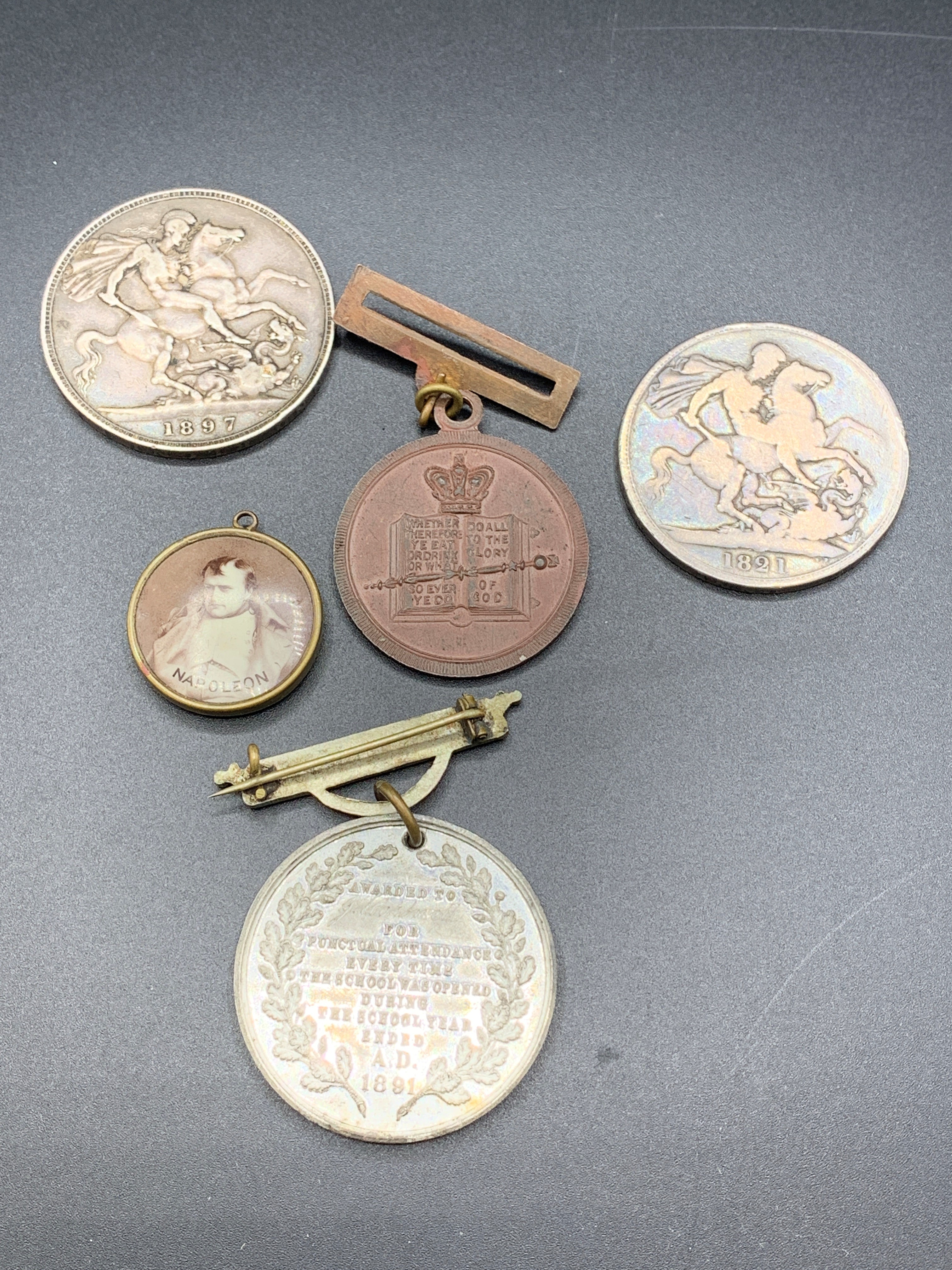 1821 Crown coin, an 1897 Crown coin, and 2 medals - Image 2 of 2