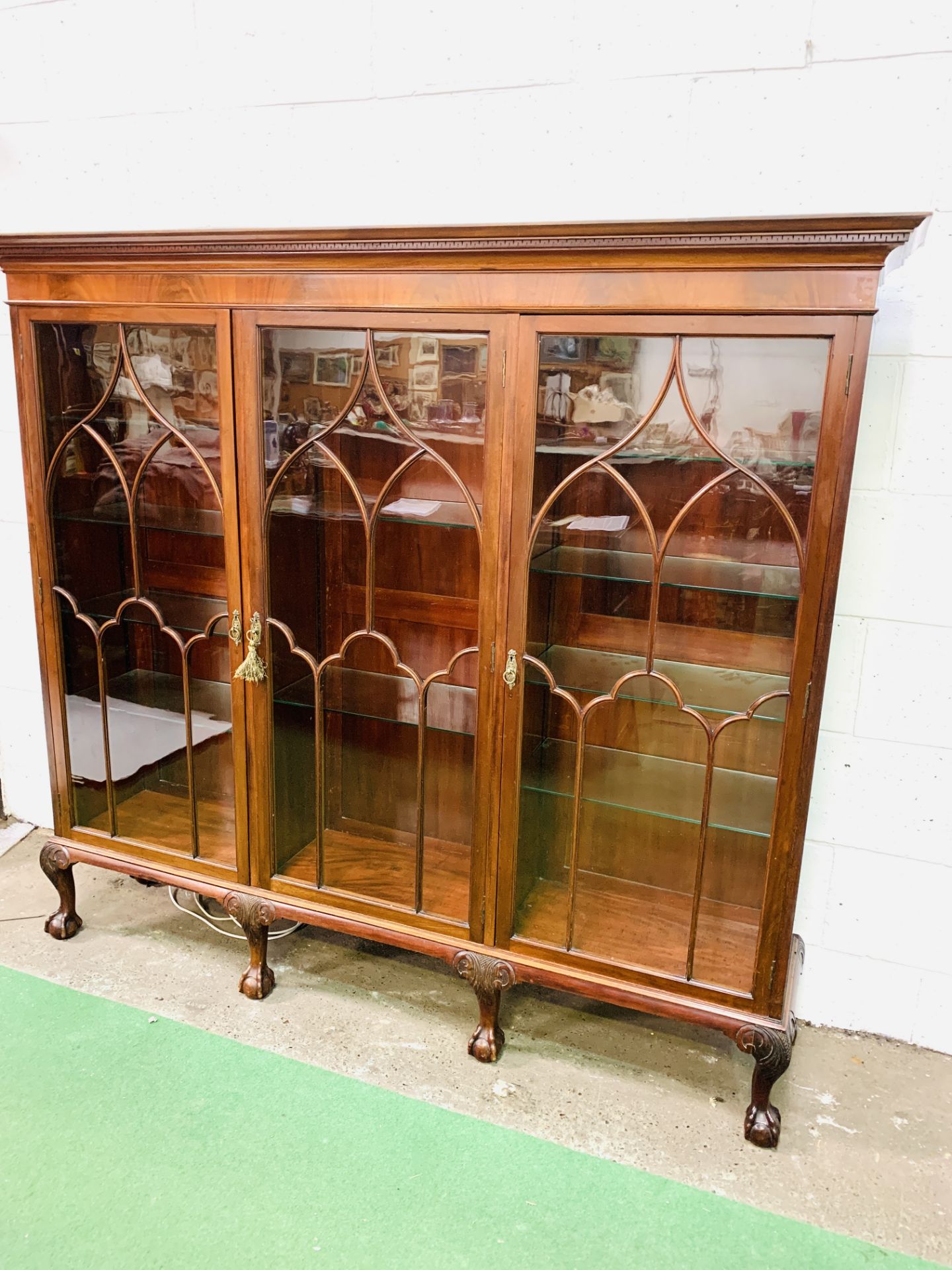 Victorian mahogany triple fronted bookcase - Image 4 of 8