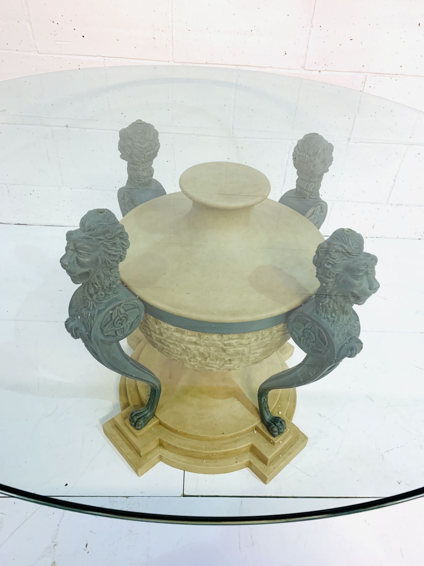 Circular glass top table - Image 3 of 4