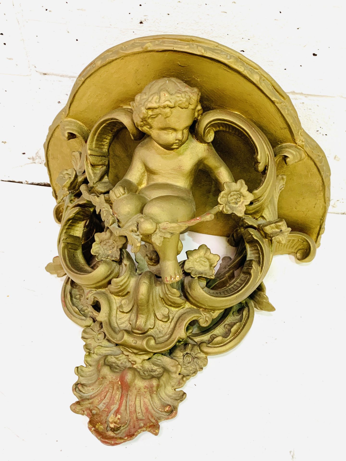 Carved gilded cherubic wall bracket - Image 2 of 5