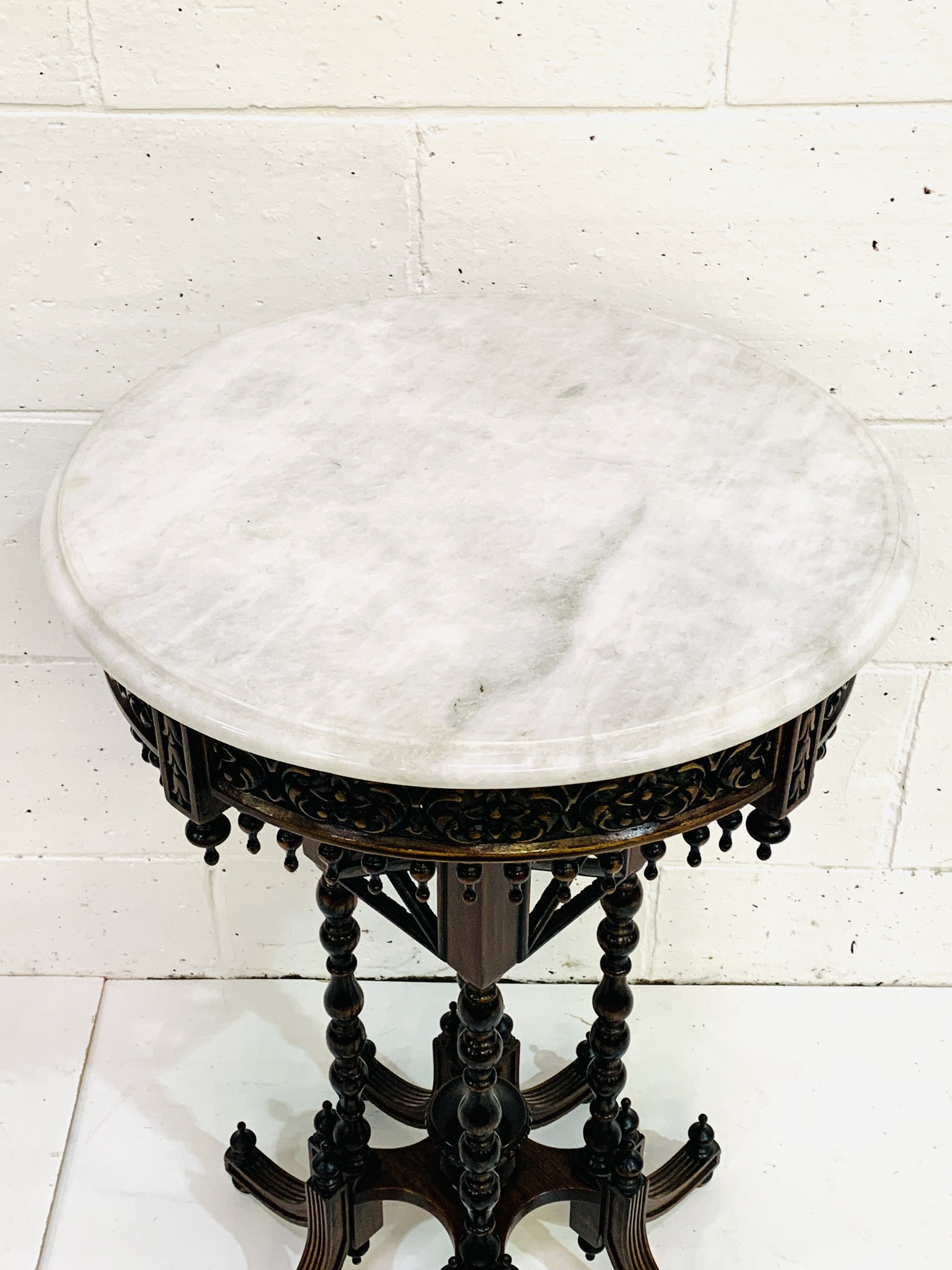 Ornately carved marble topped display table - Image 2 of 6