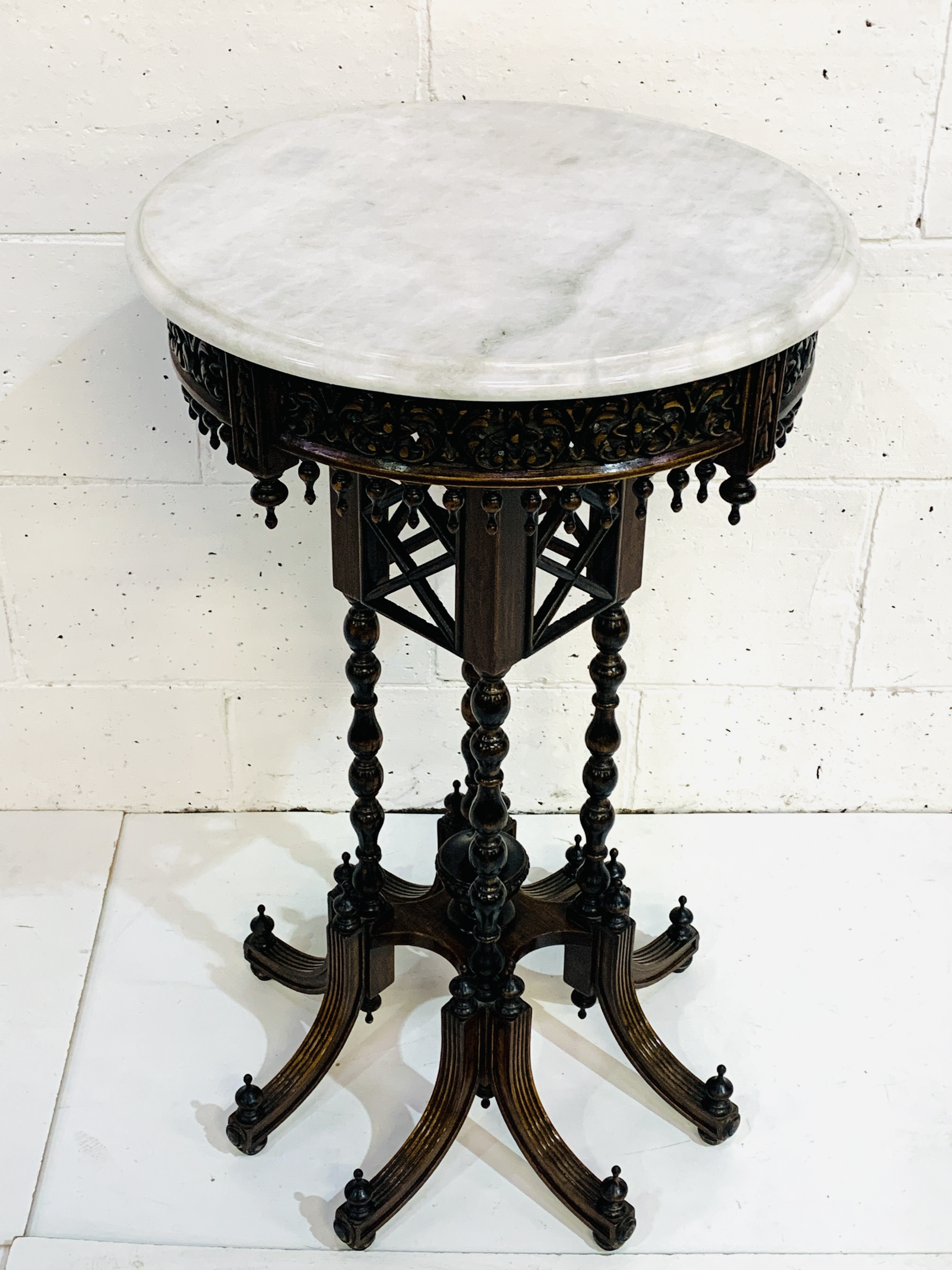 Ornately carved marble topped display table - Image 6 of 6