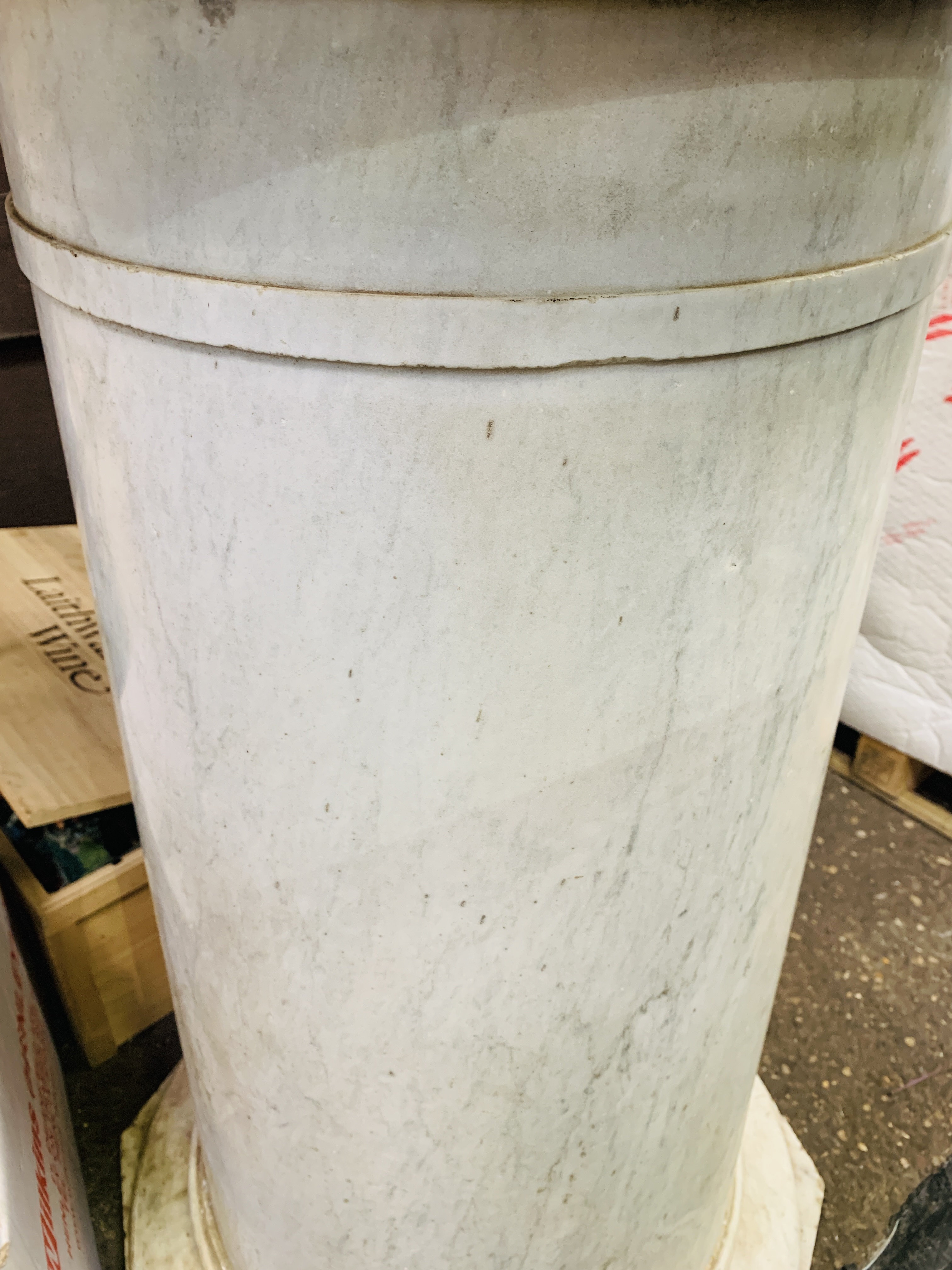 A tapered carrara marble column - Image 4 of 5