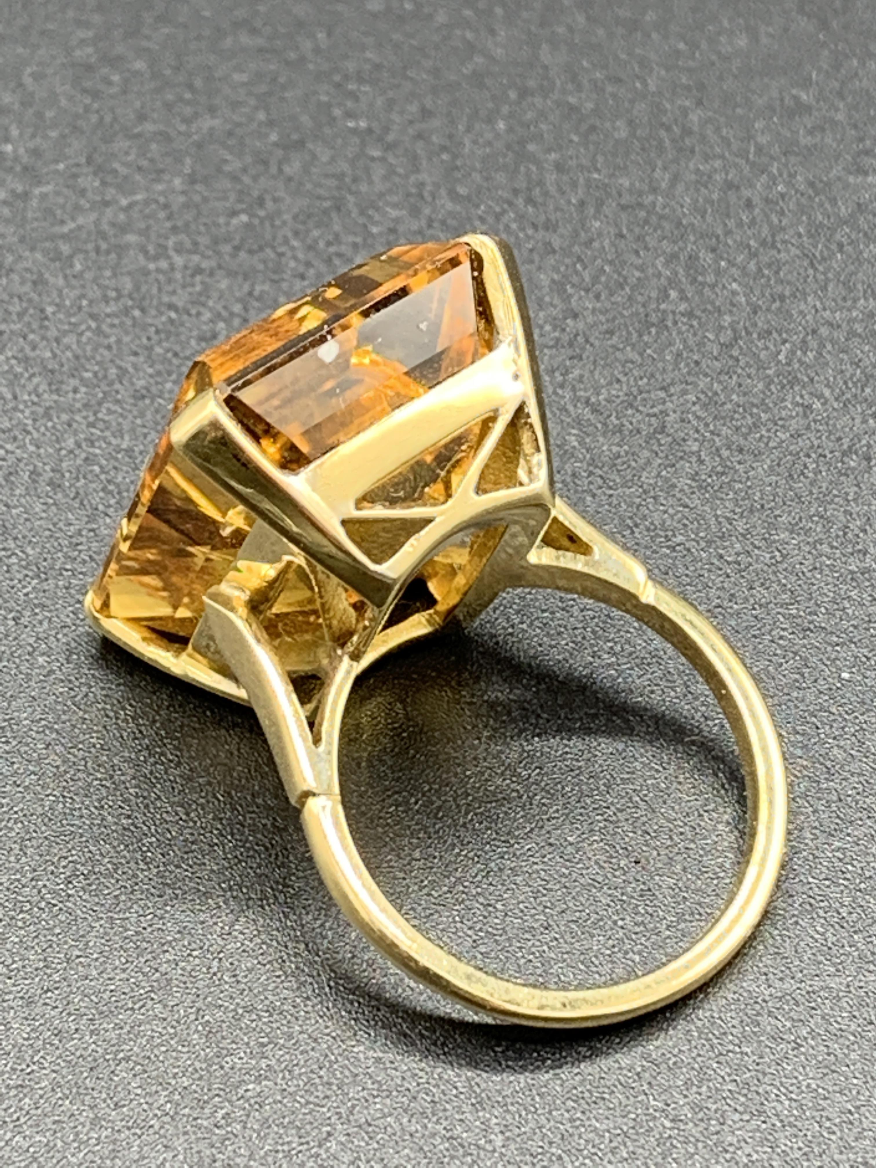 18ct gold ring set with an emerald cut brandy citrine - Image 3 of 4