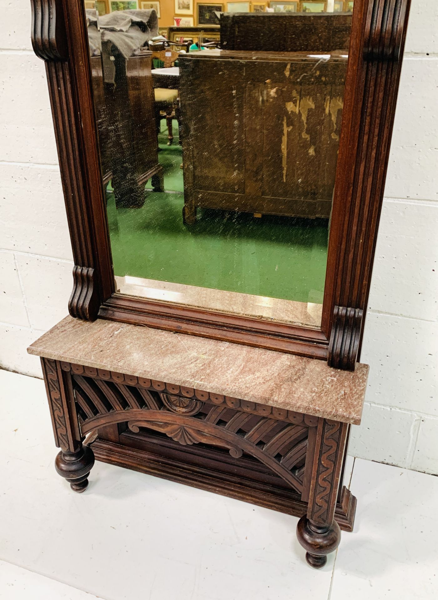 Decorative Victorian turned and carved mahogany bevelled edge hall mirror - Image 4 of 5