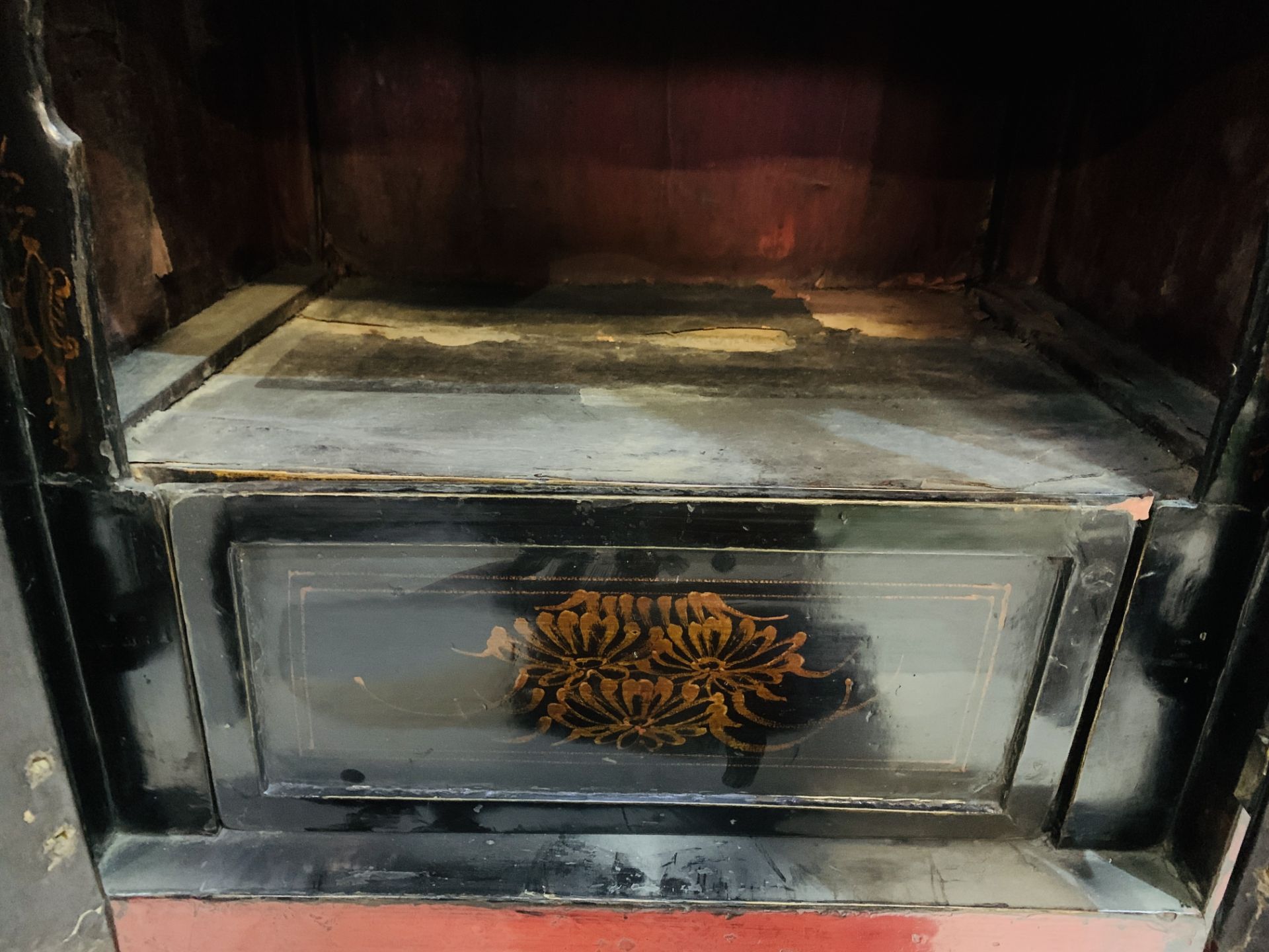 19th century Chinese elmwood storage chest in original red lacquer, from Shanxi Province, China, - Image 2 of 8