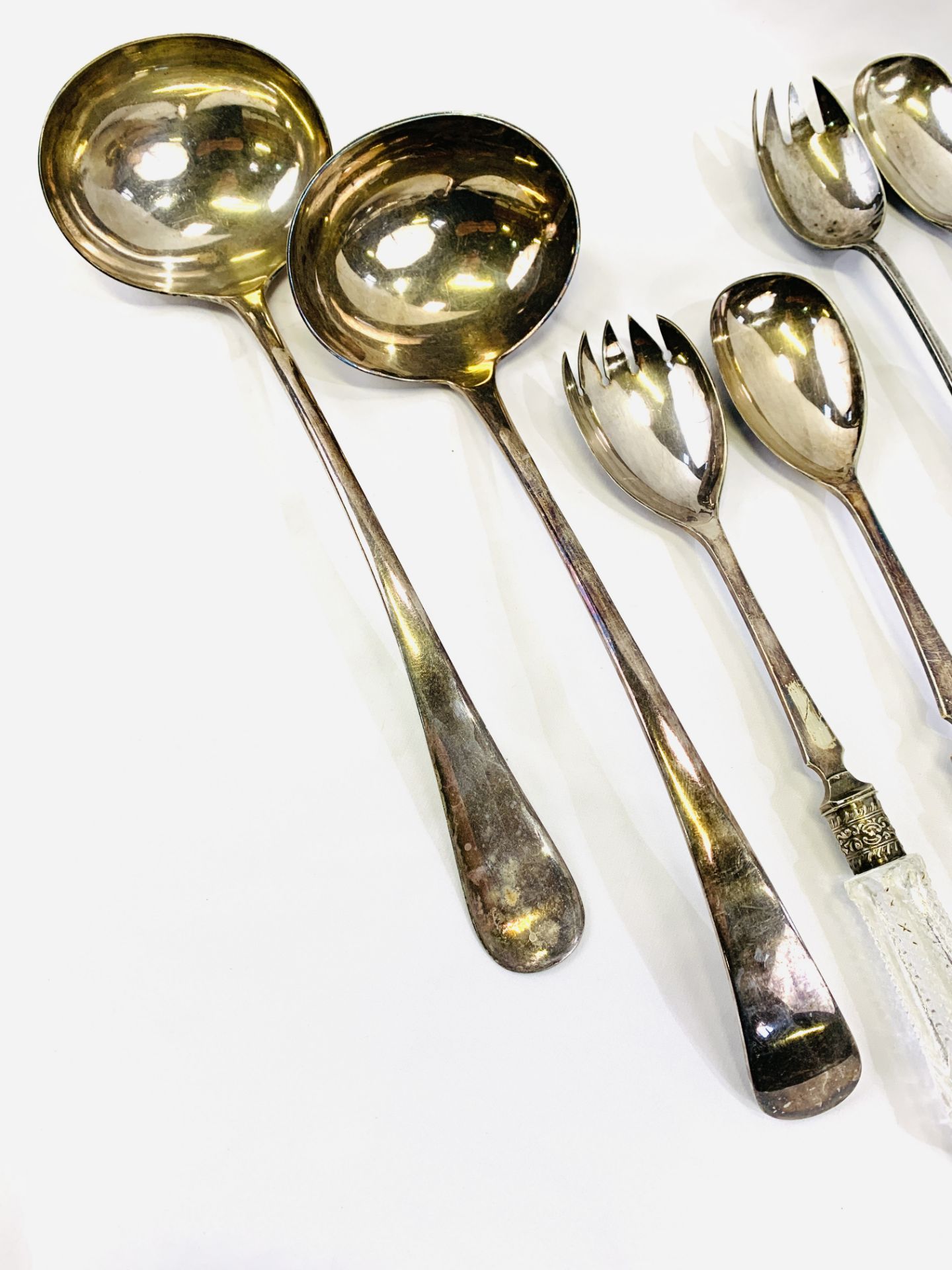 Two silver plate ladles and two pairs of salad servers - Image 4 of 5