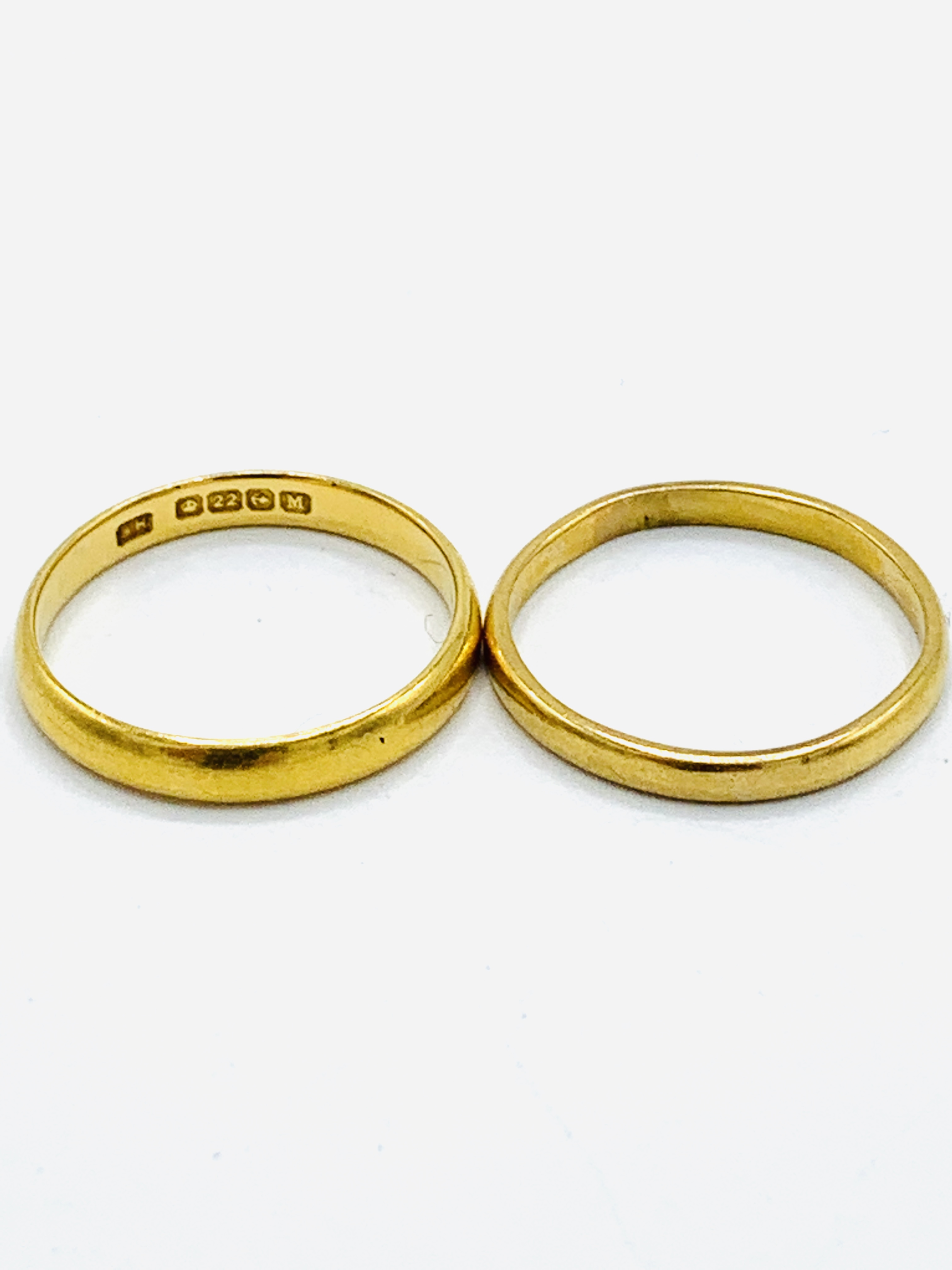 Two 22ct gold bands - Image 2 of 3