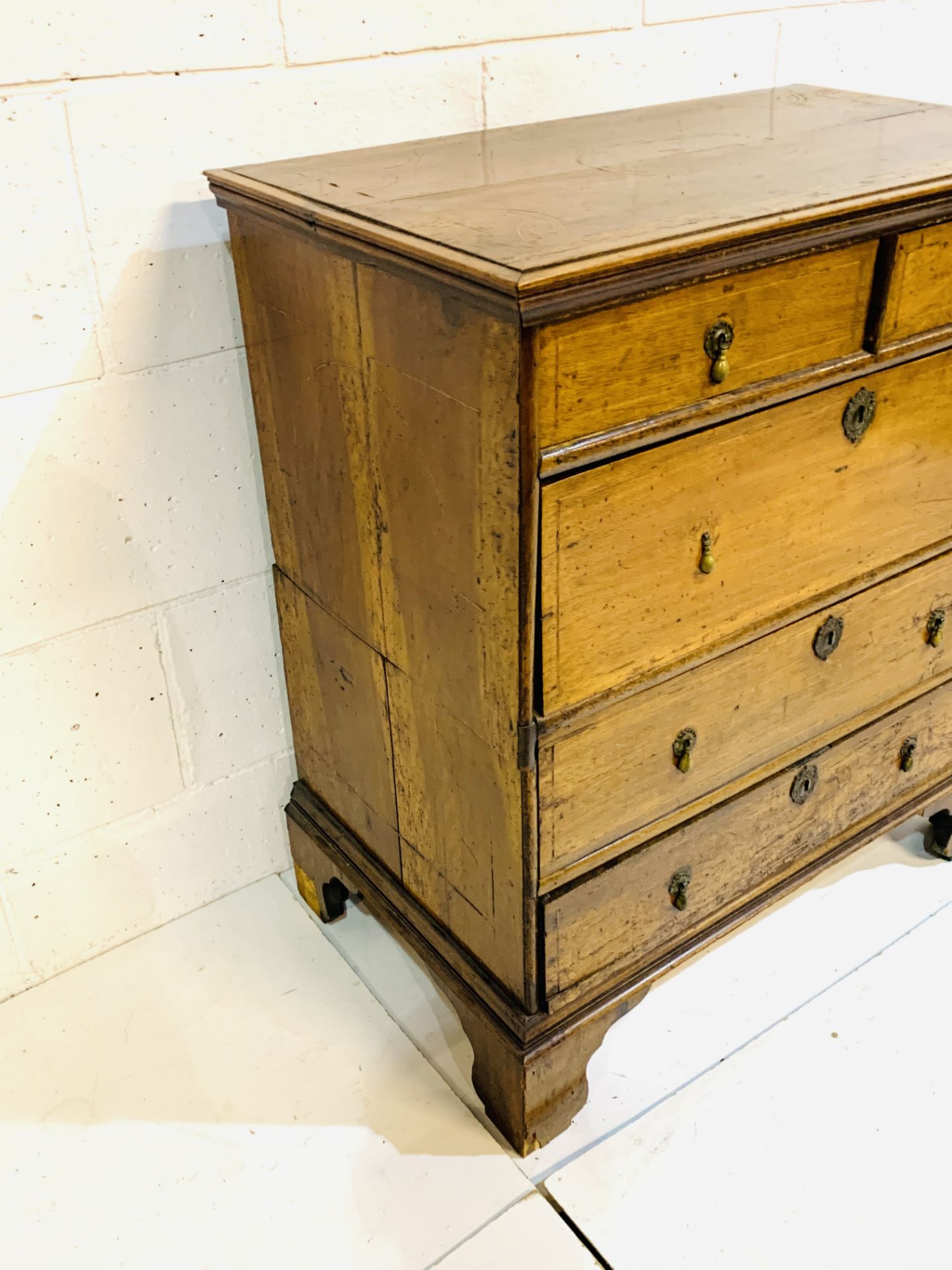 18th century mahogany chest of 2 over 3 graduated drawers - Image 2 of 6