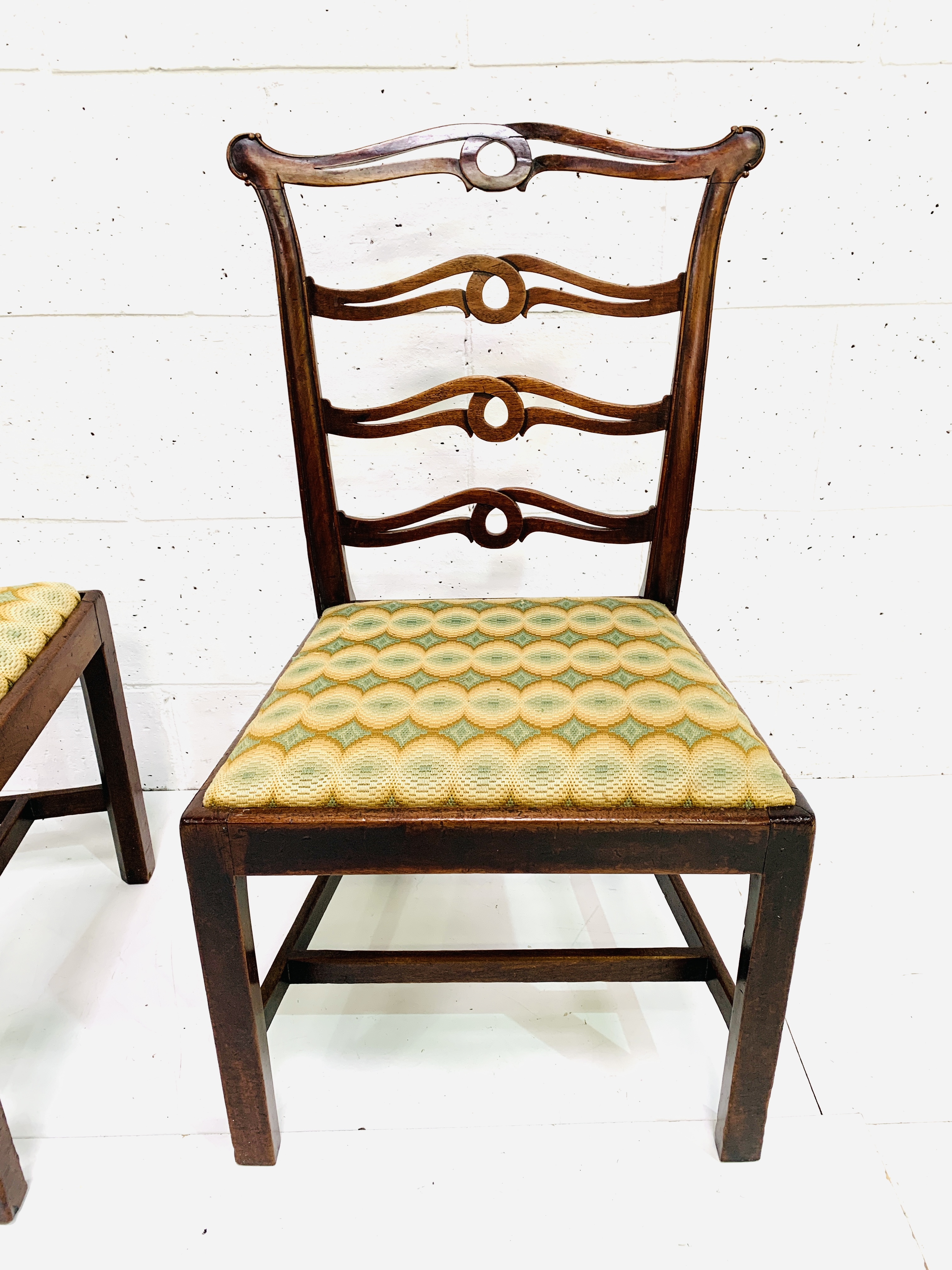 Pair of Georgian mahogany ladder back dining chairs - Image 3 of 5