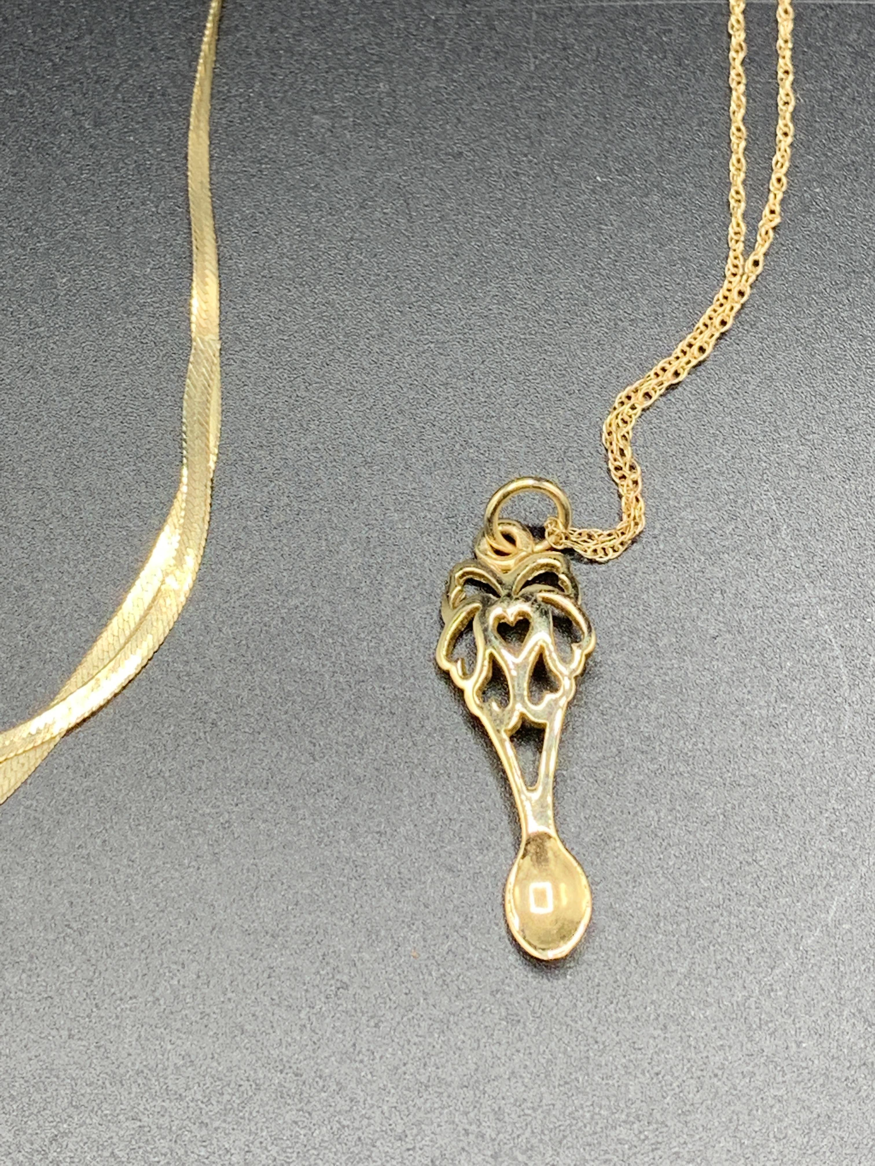 Three 9ct gold necklaces - Image 2 of 5