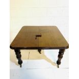 Victorian mahogany wind-out dining table