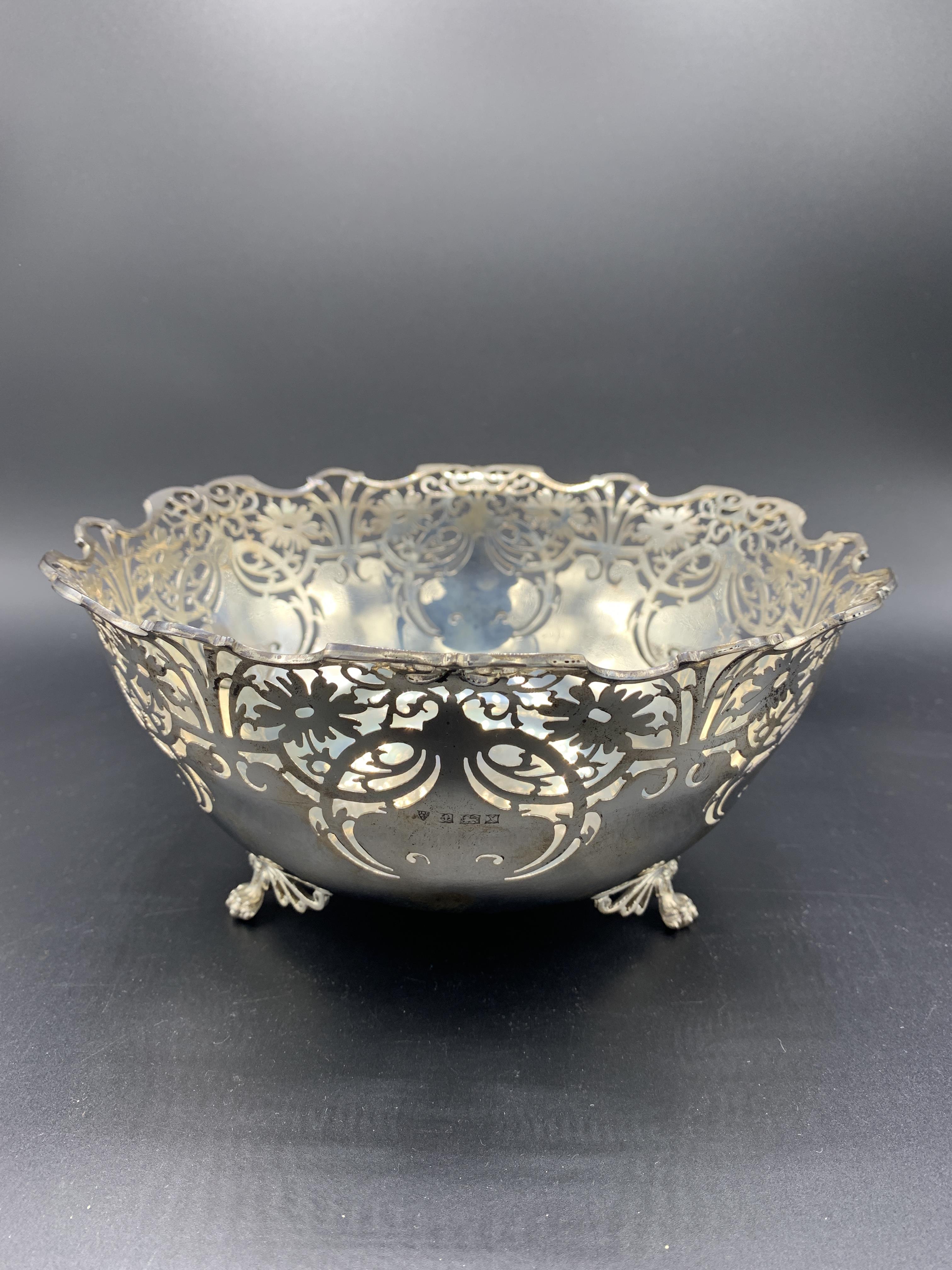 A silver pierced sided fruit bowl by J B Chatterley & Sons Ltd - Image 4 of 4