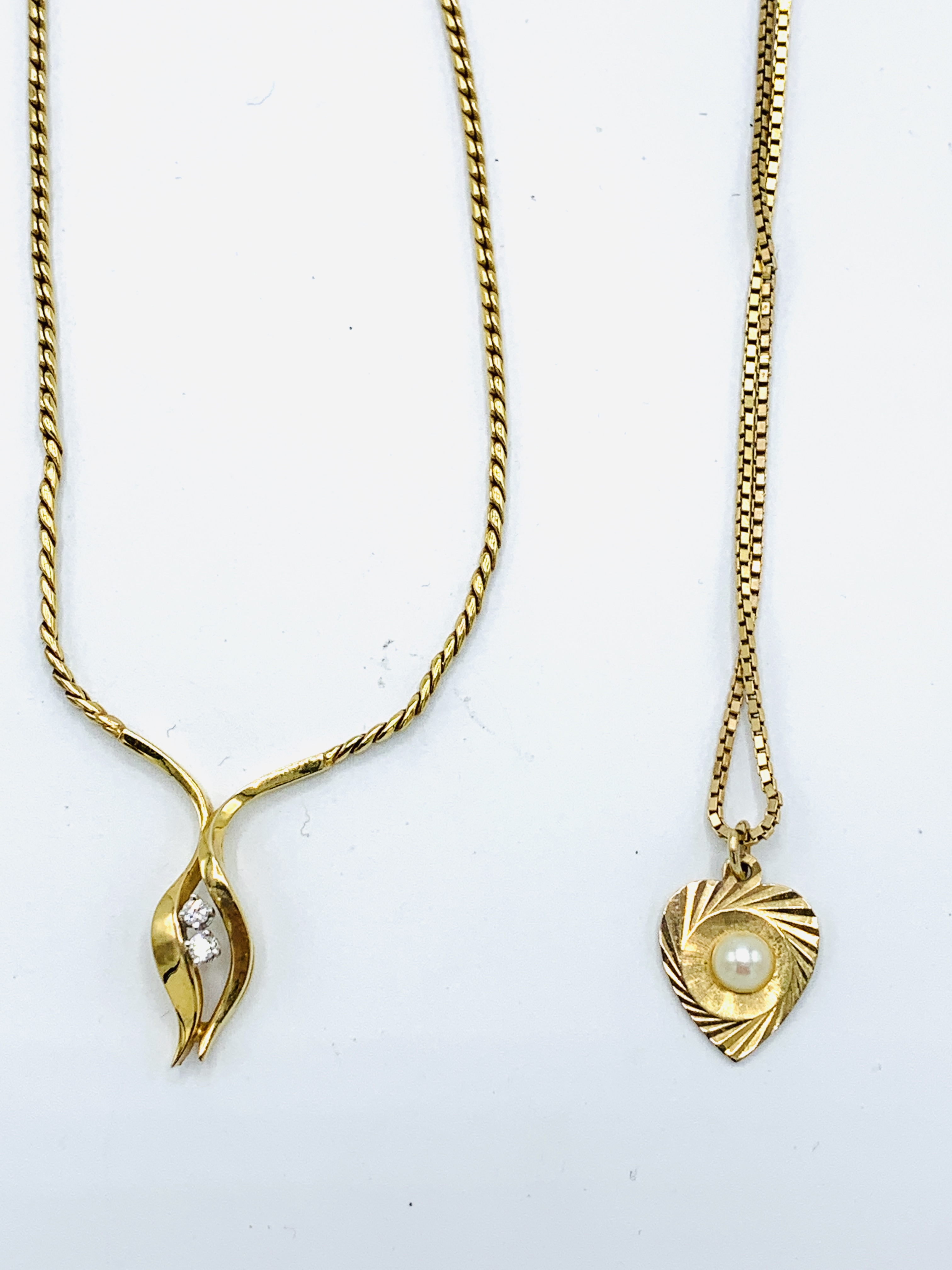 A 9ct gold pendant together with a 9ct gold necklace and a 9ct gold chain - Image 2 of 6