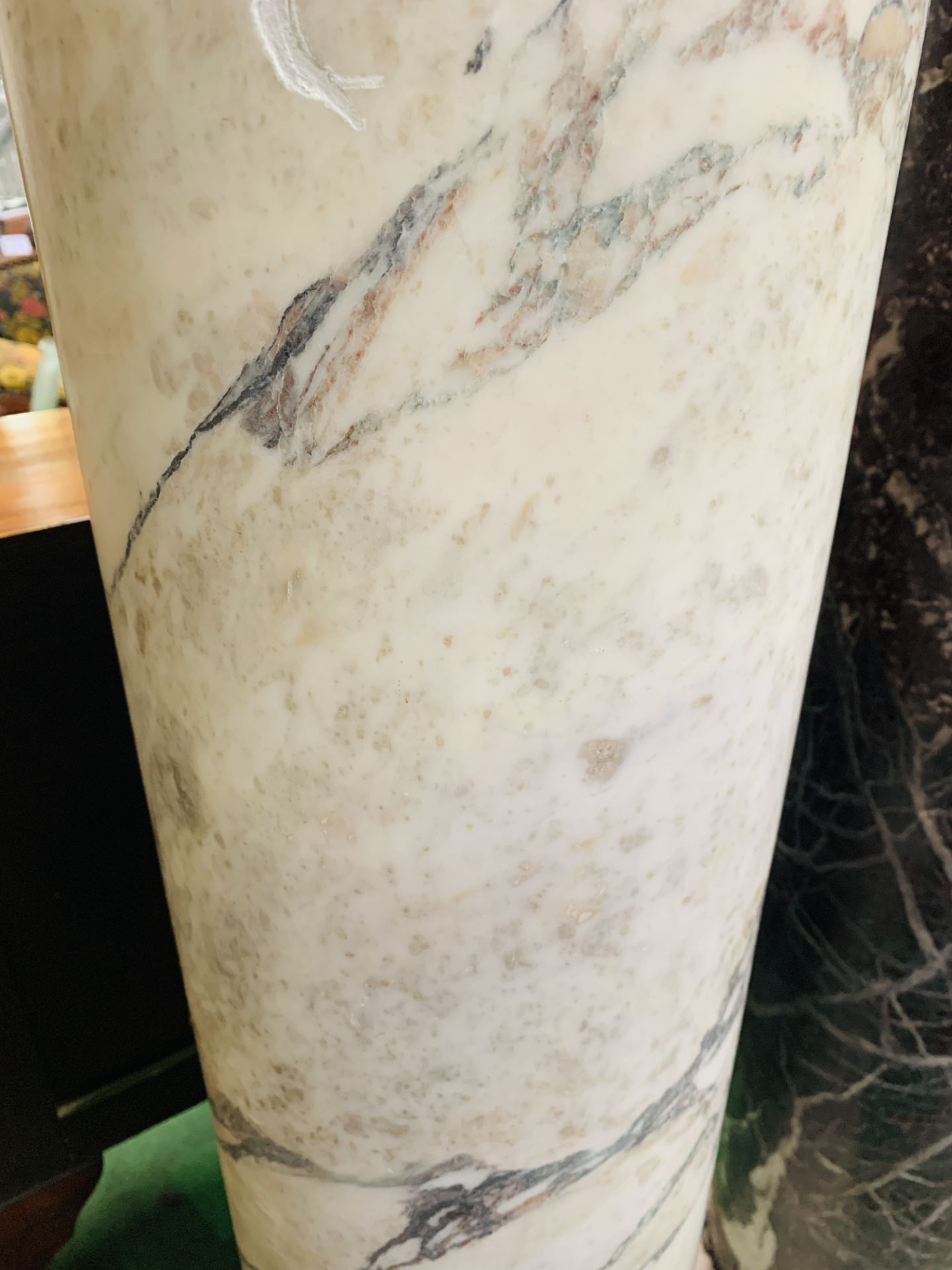 A pair of calacatta marble columns - Image 4 of 9