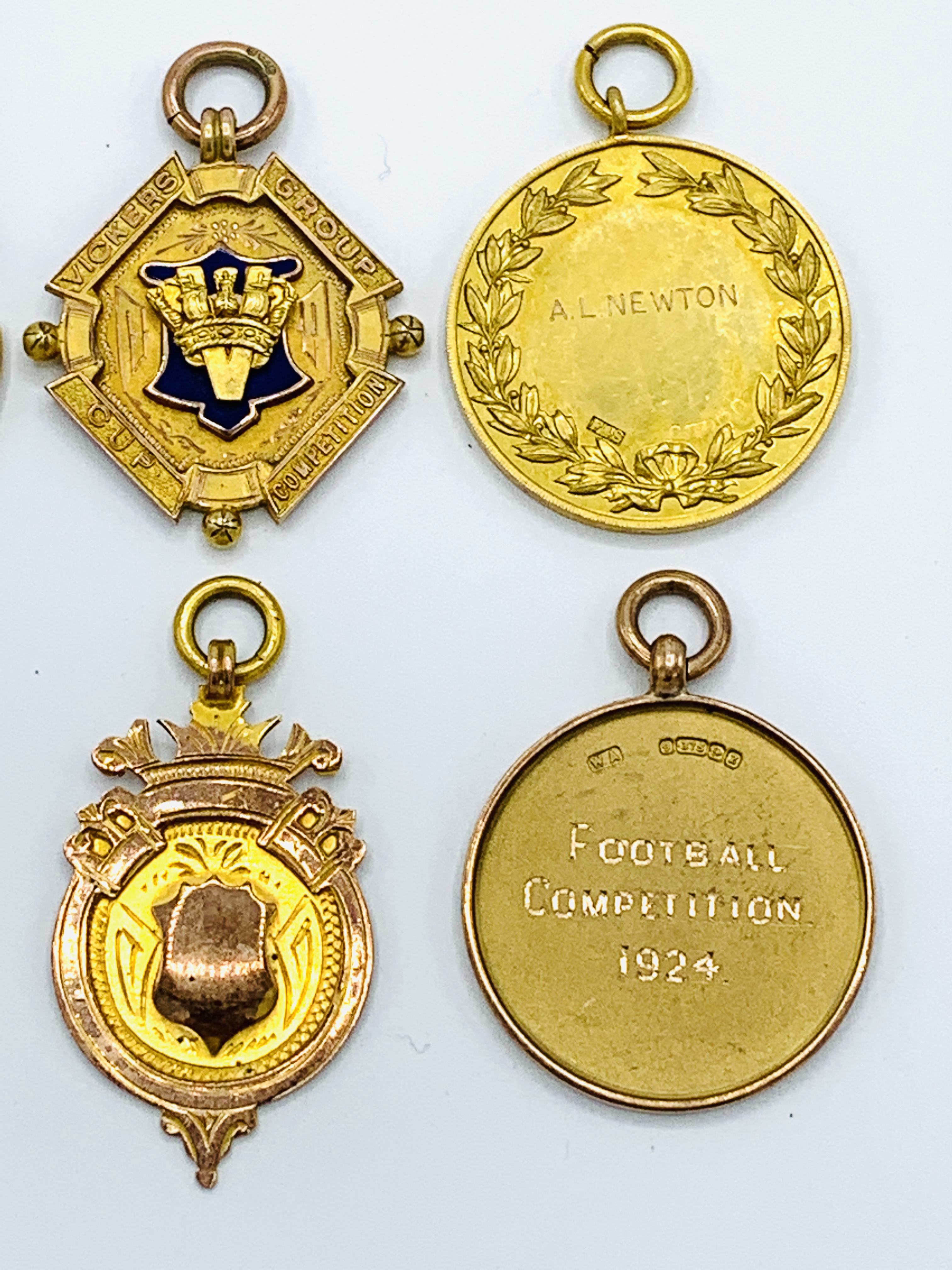 Five 9ct gold football medals plus another - Image 3 of 4