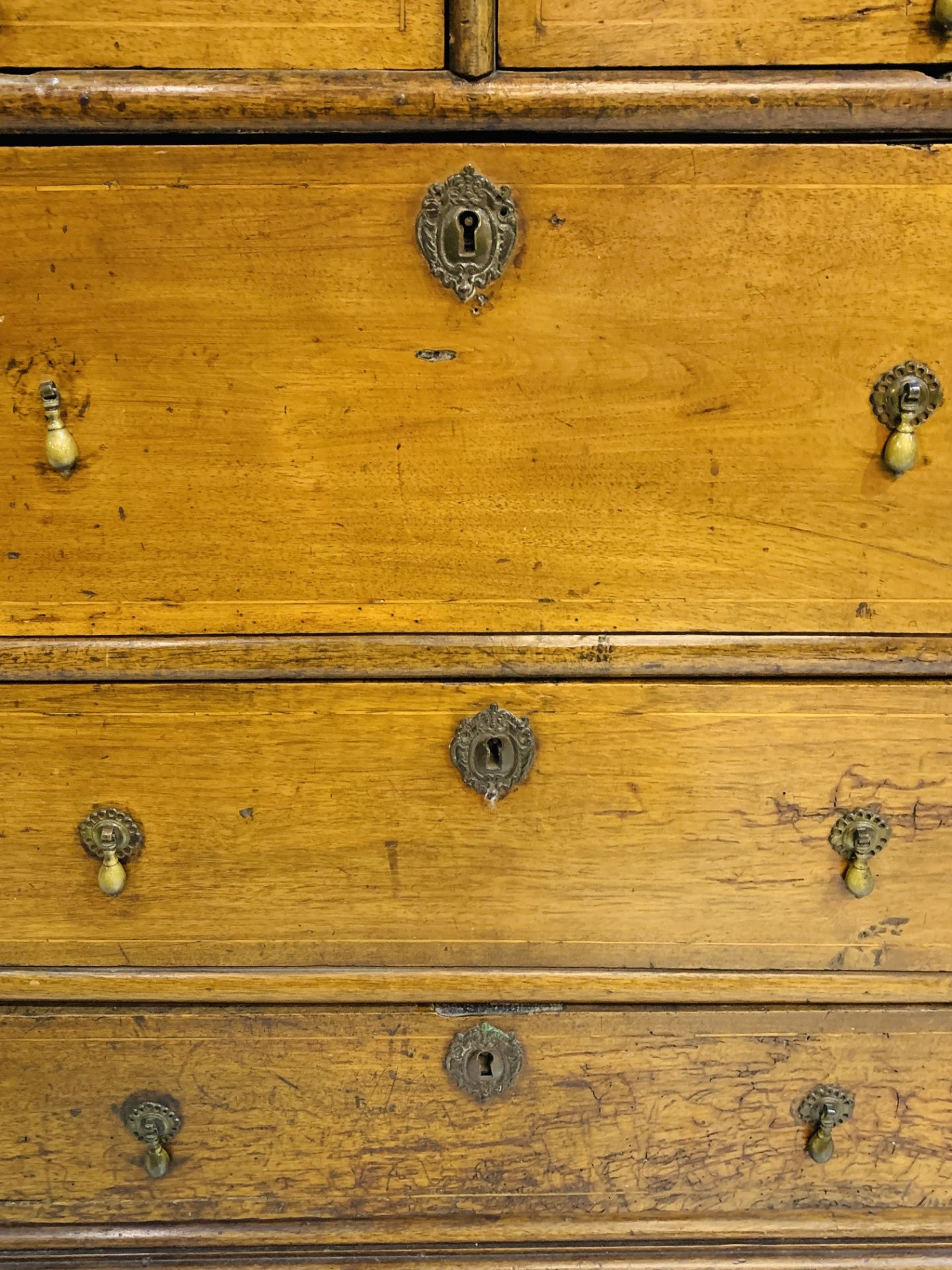 18th century mahogany chest of 2 over 3 graduated drawers - Image 4 of 6