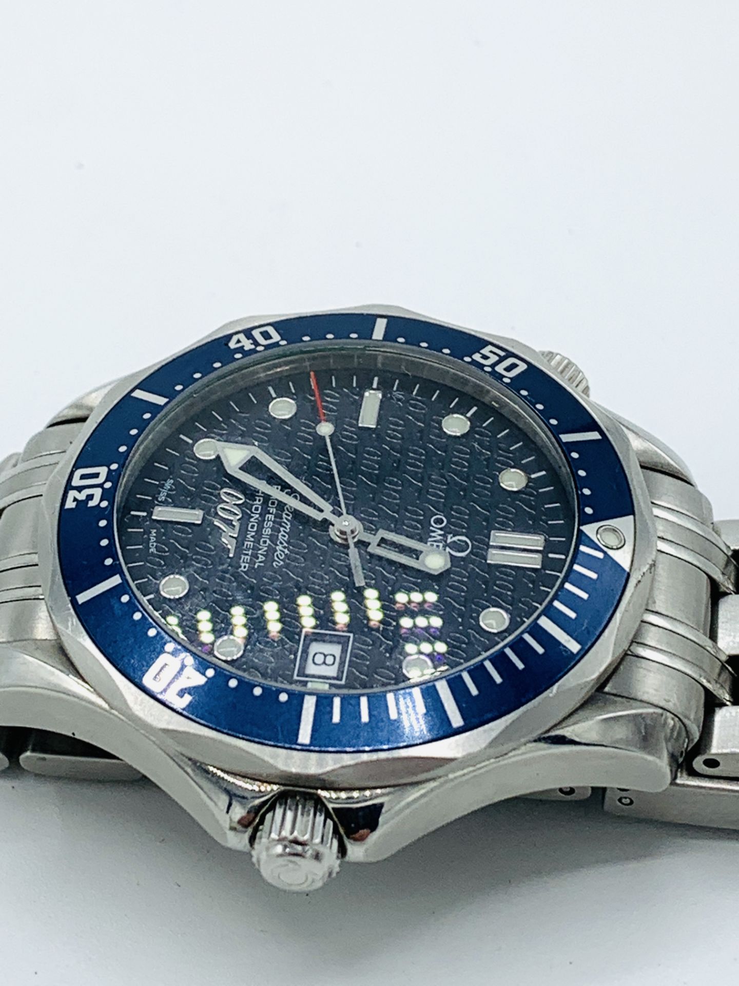 Omega Seamaster Professional Chronometer "40 years of James Bond" Limited Series - Image 7 of 10