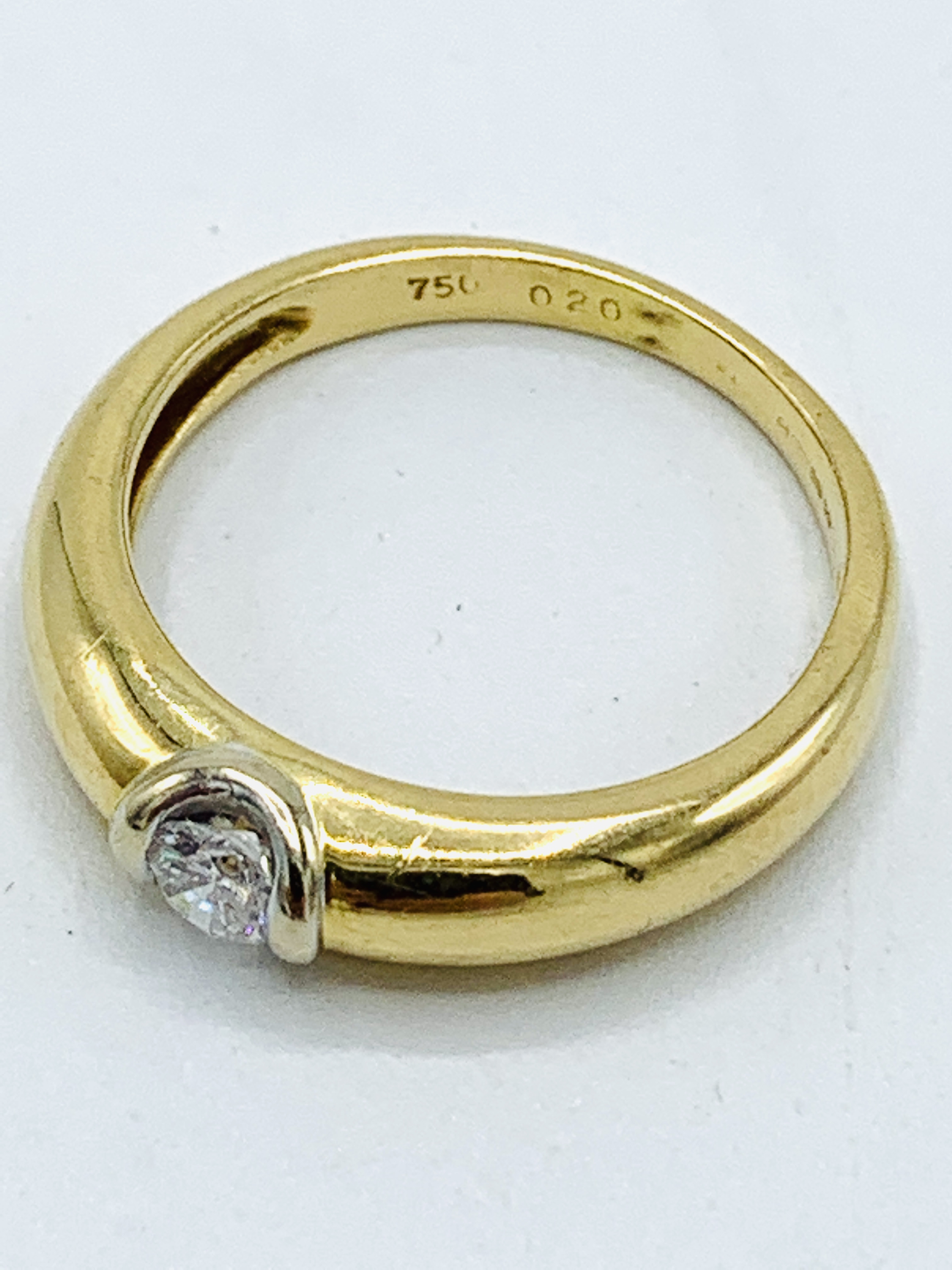 18ct gold solitaire diamond ring - Image 2 of 4