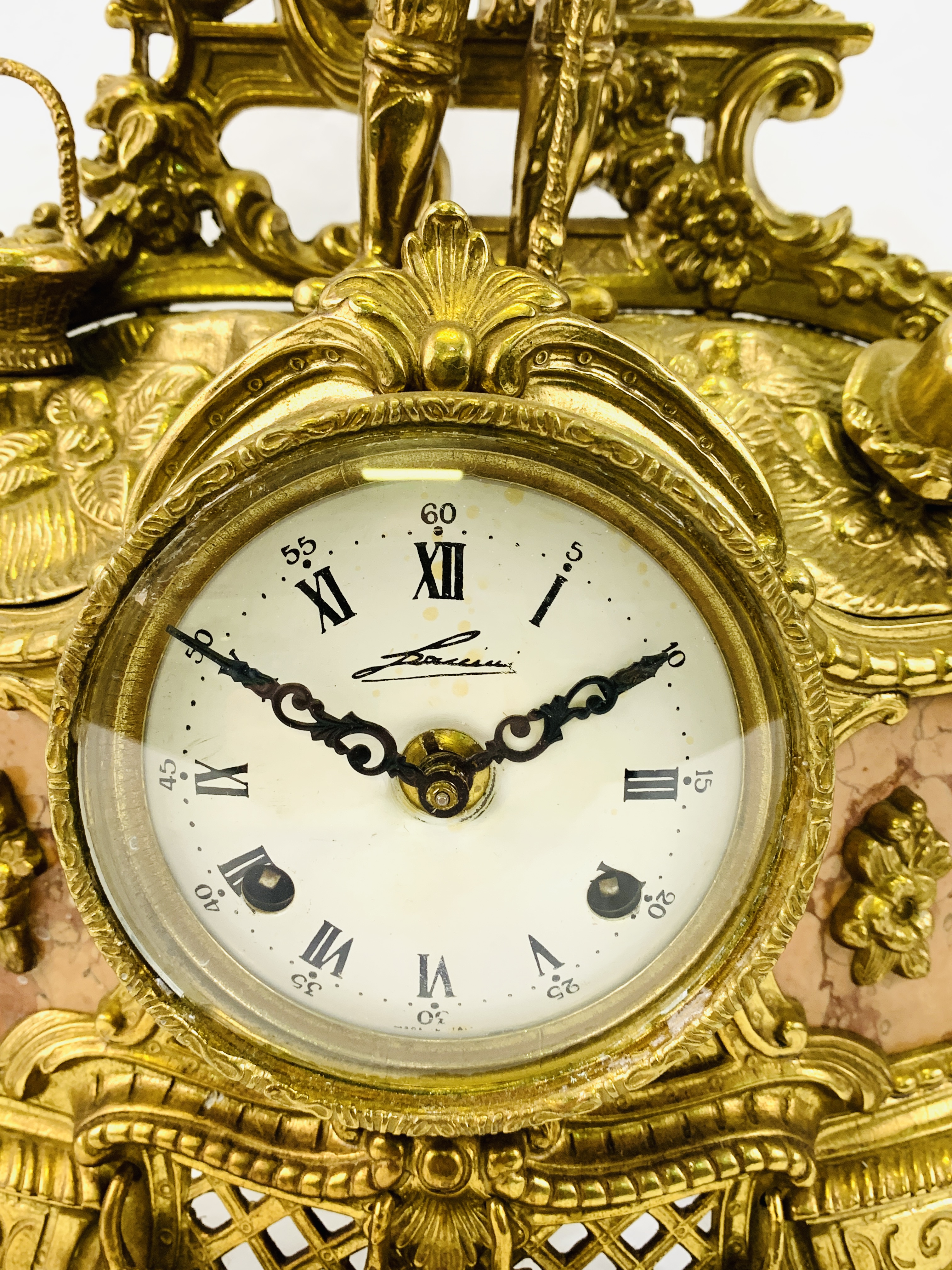 A brass mantel clock and candelabra garniture set - Image 2 of 8