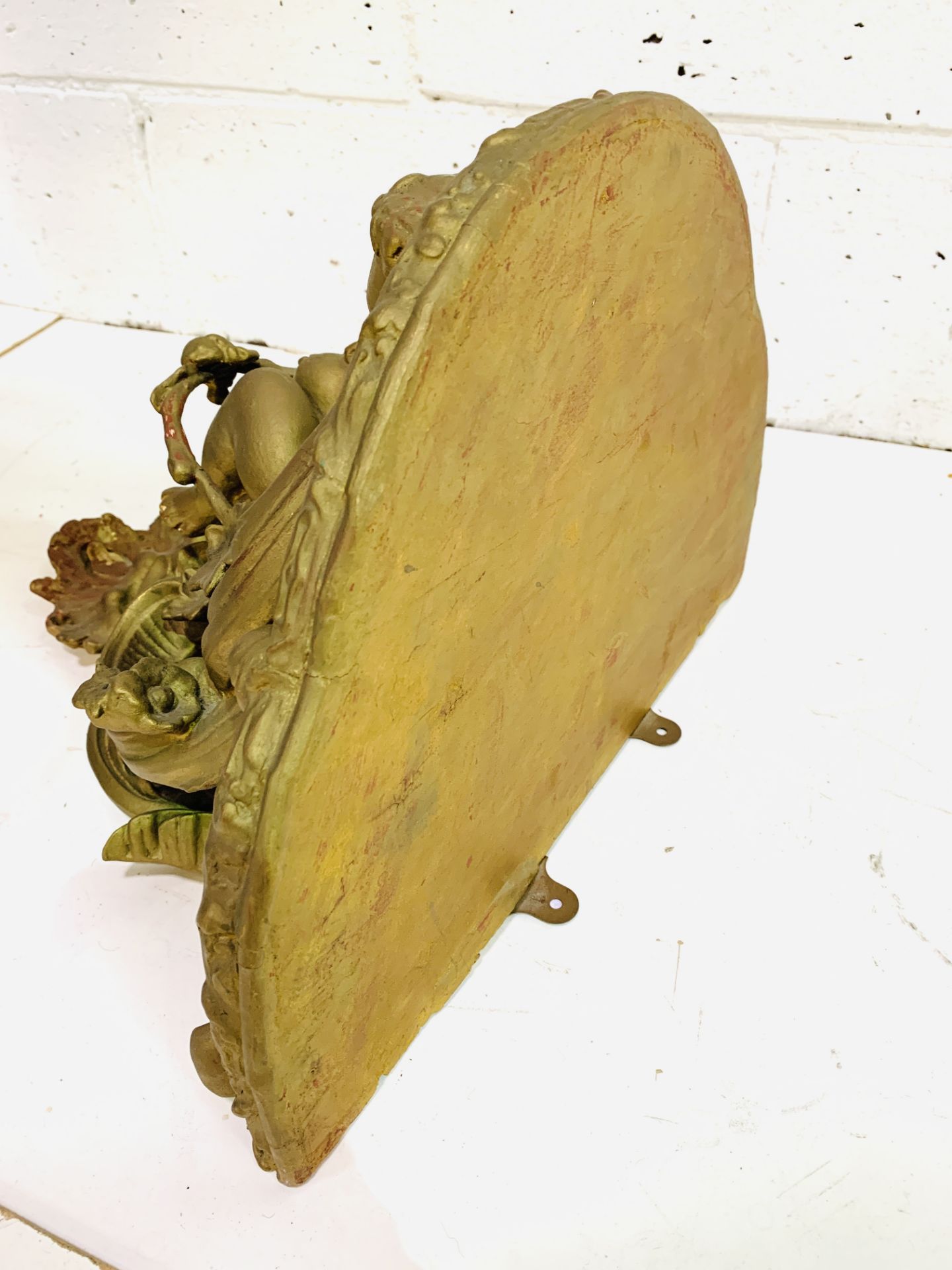 Carved gilded cherubic wall bracket - Image 3 of 5