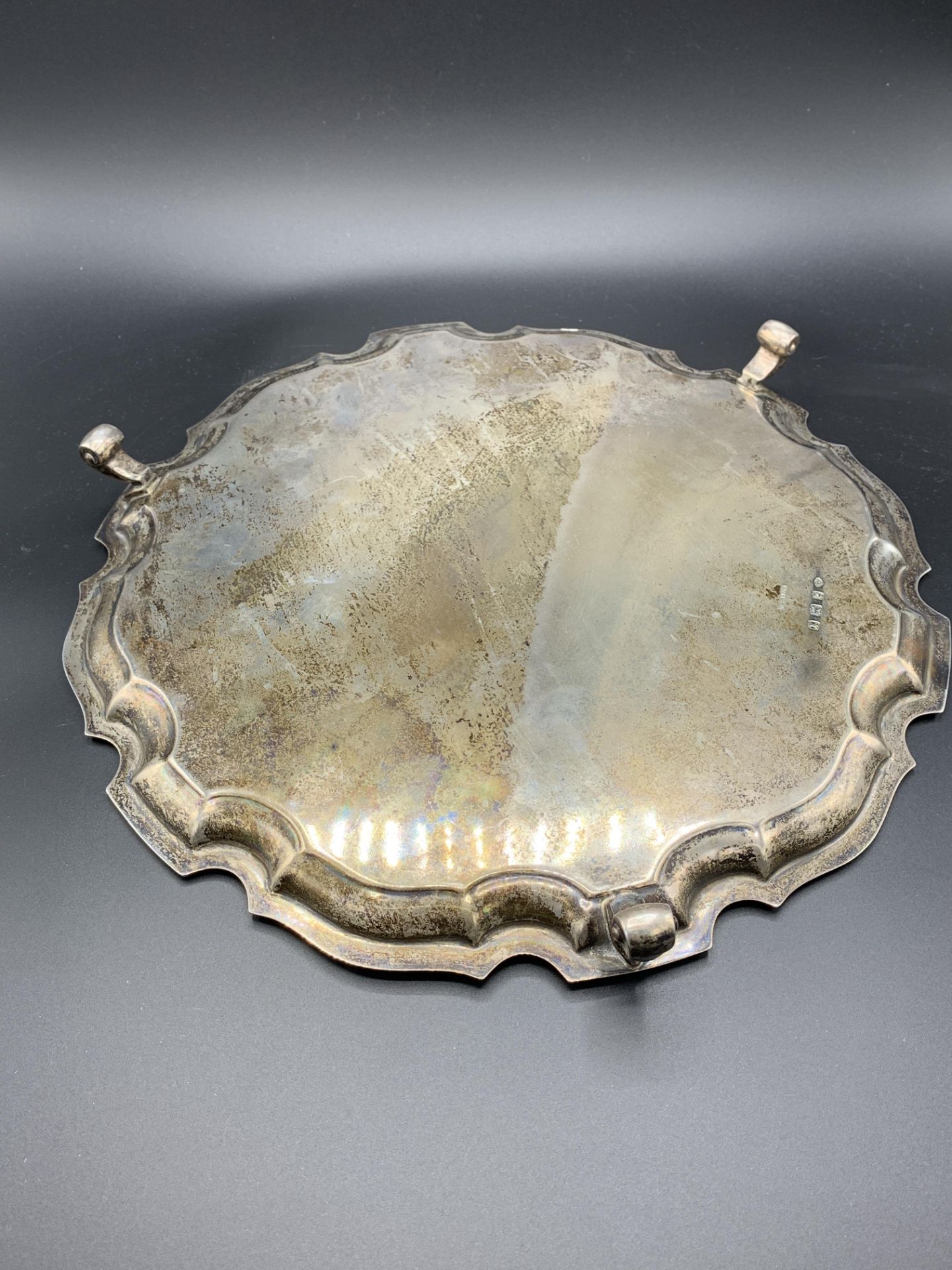 A silver scallop edge three footed tray by Adie Brothers Ltd - Image 4 of 5