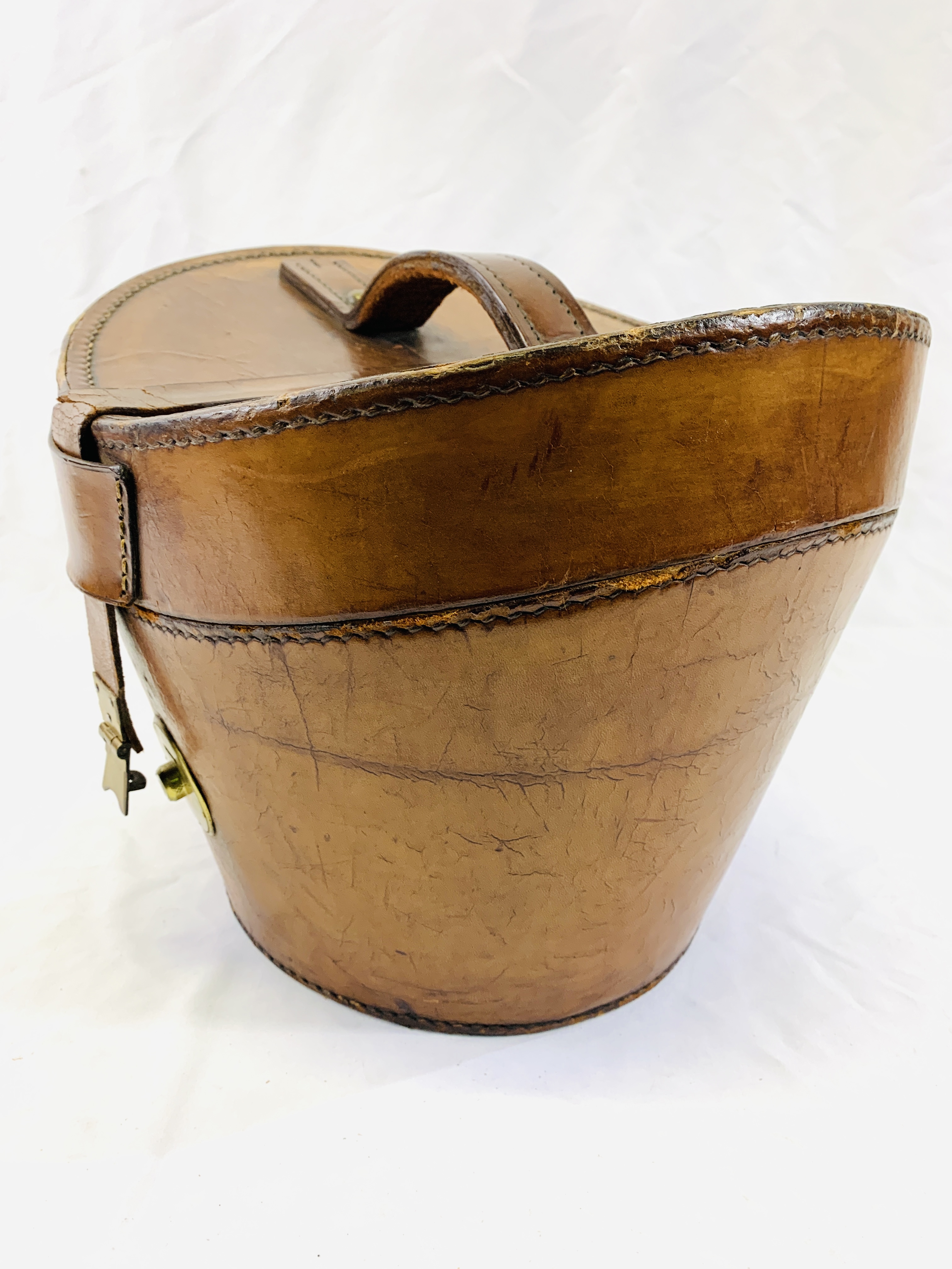 Brown leather hat box - Image 3 of 5
