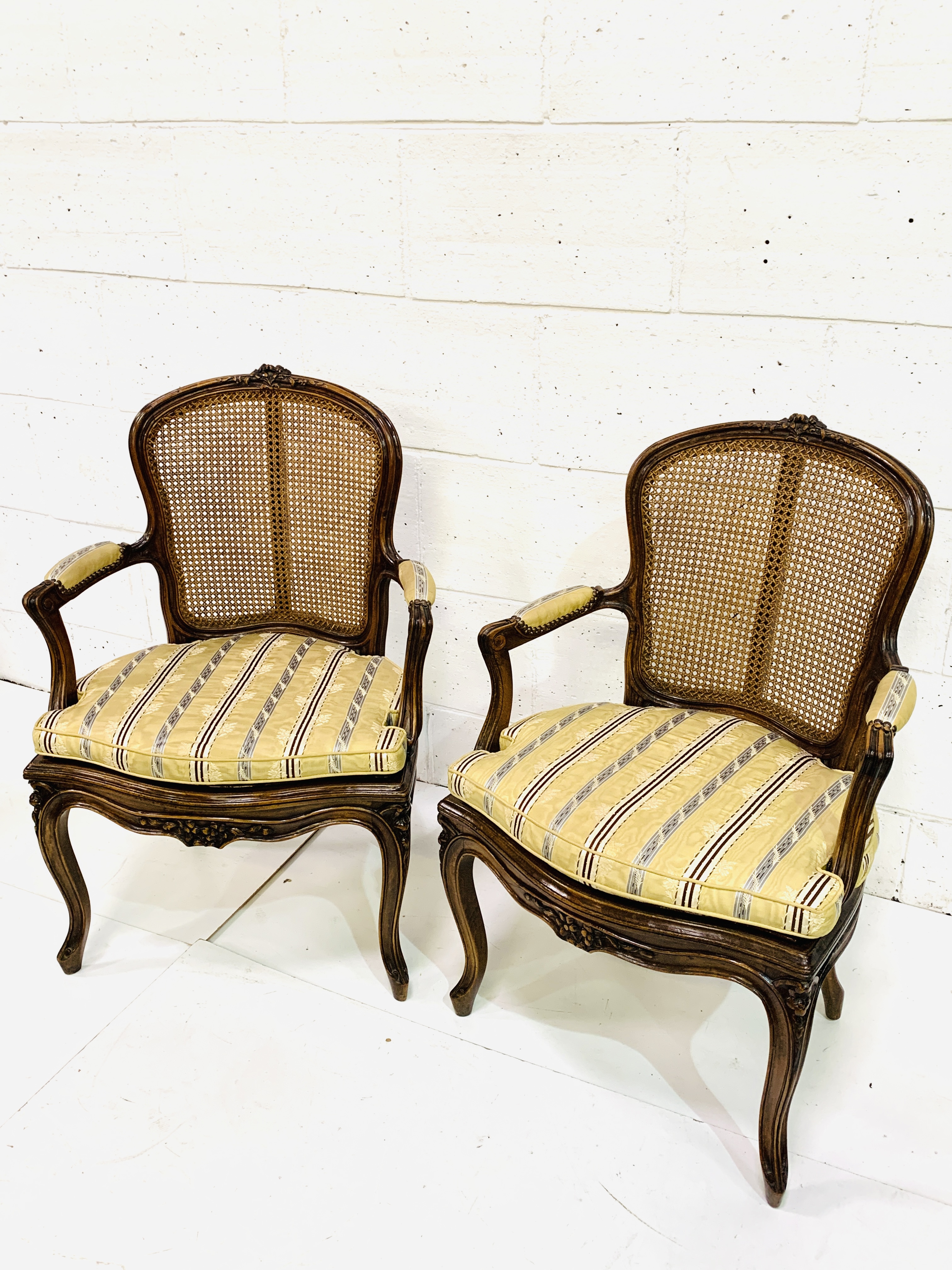 Pair of French style open arm chairs - Image 2 of 5
