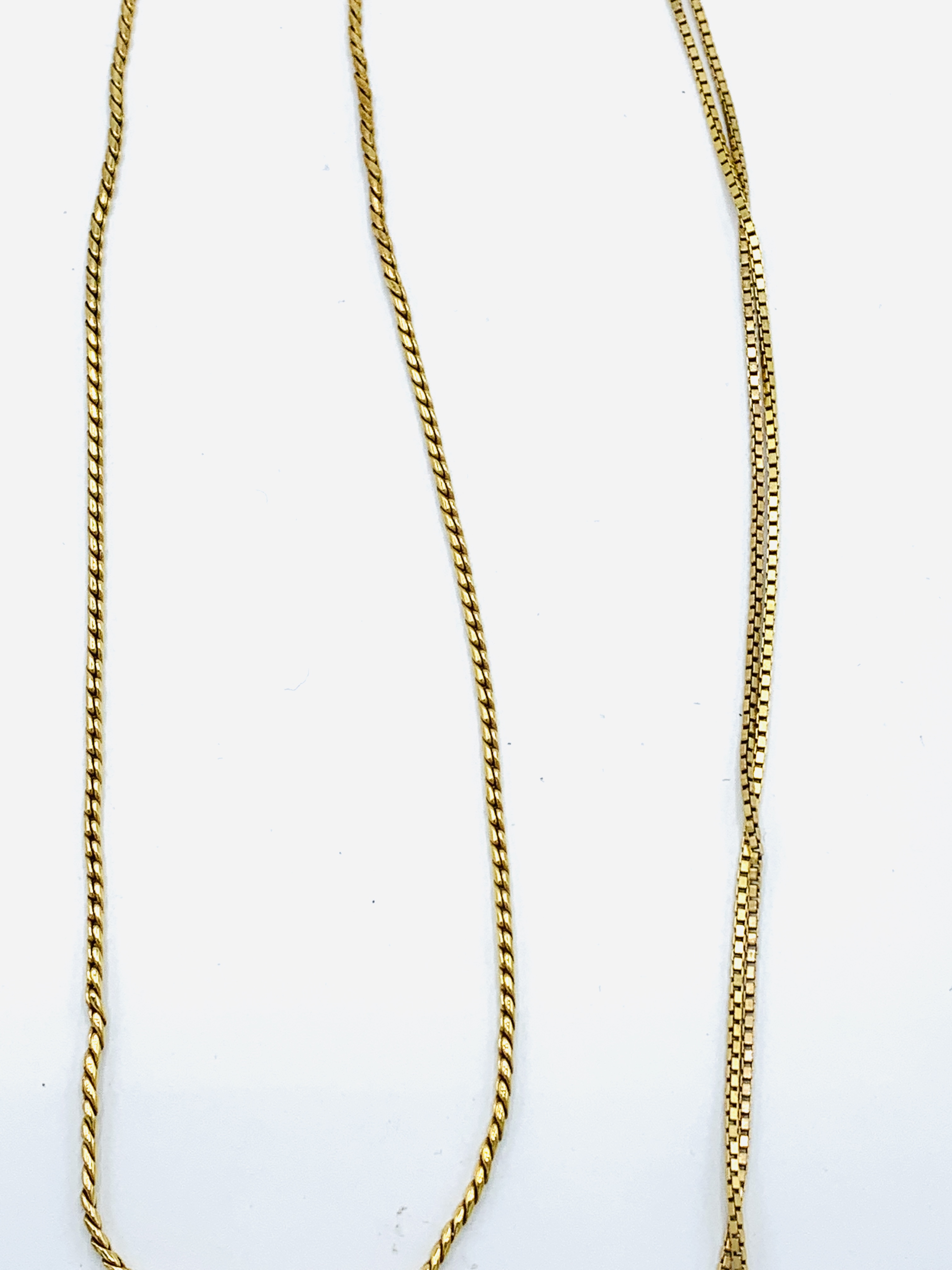 A 9ct gold pendant together with a 9ct gold necklace and a 9ct gold chain - Image 3 of 6