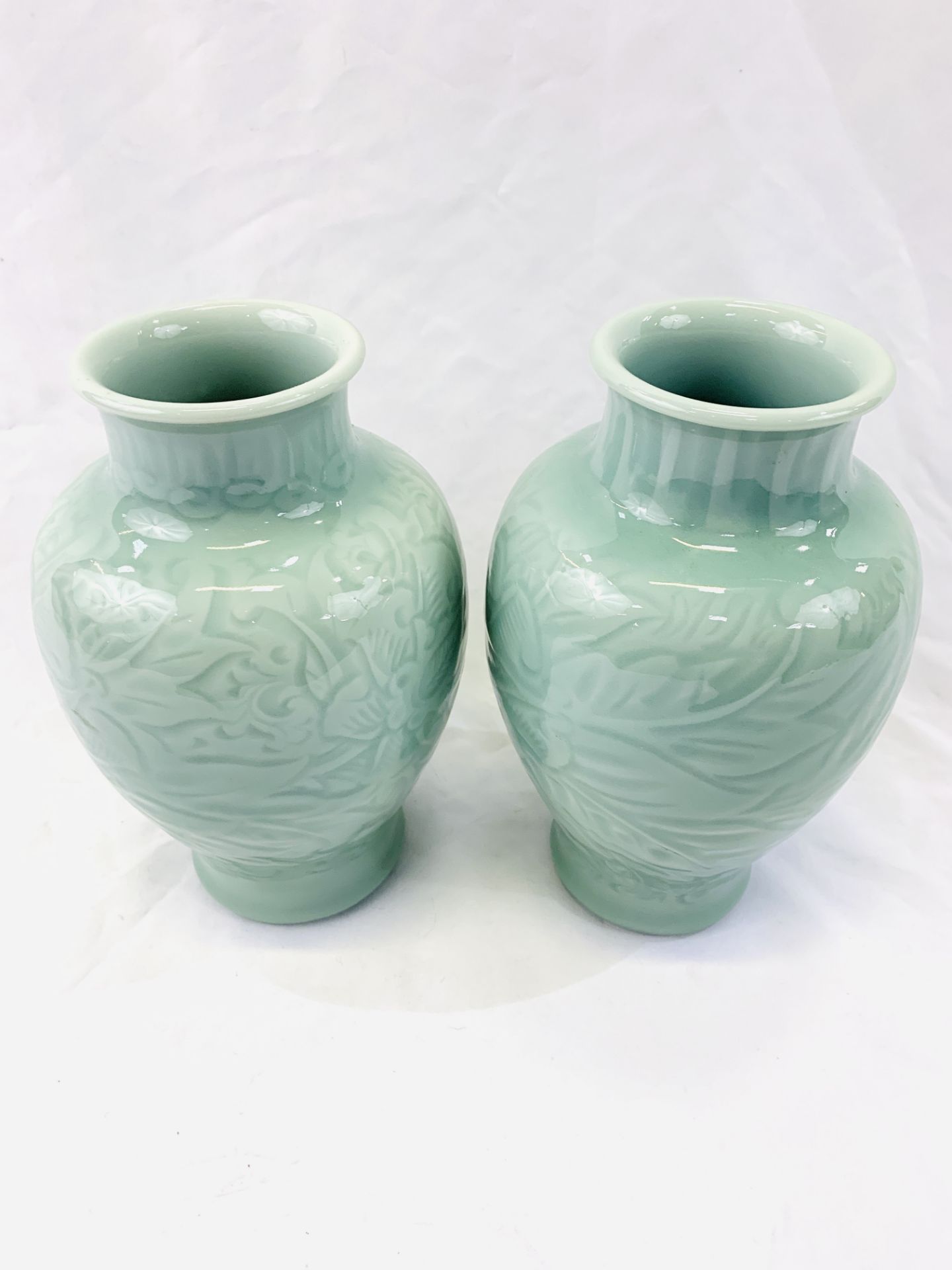 A pair of celadon vases - Image 3 of 4