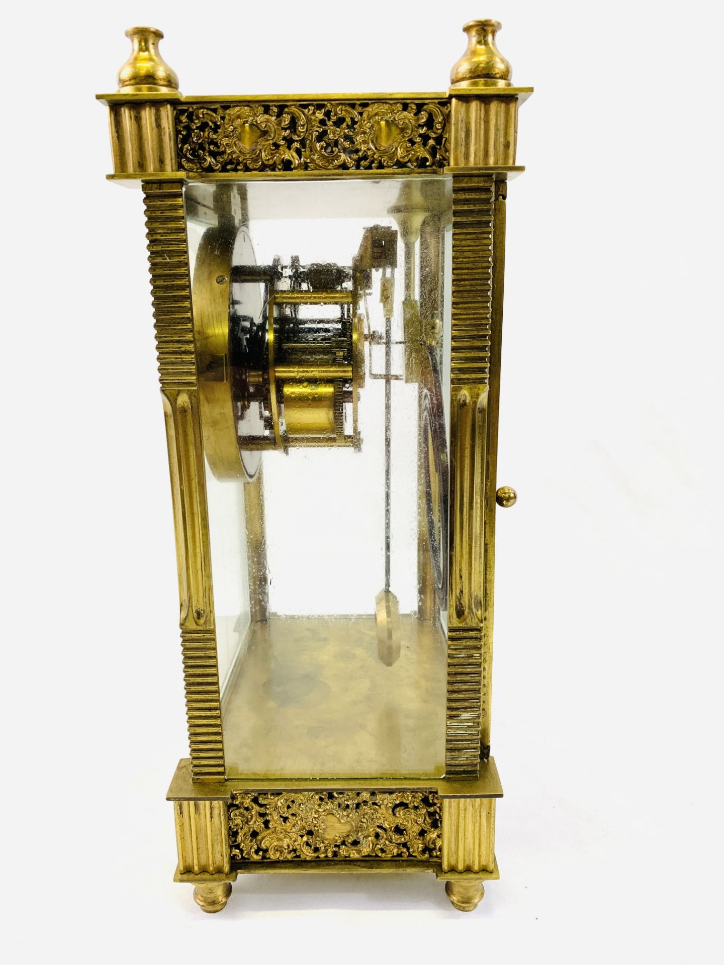 A brass cased mantel clock - Image 4 of 5