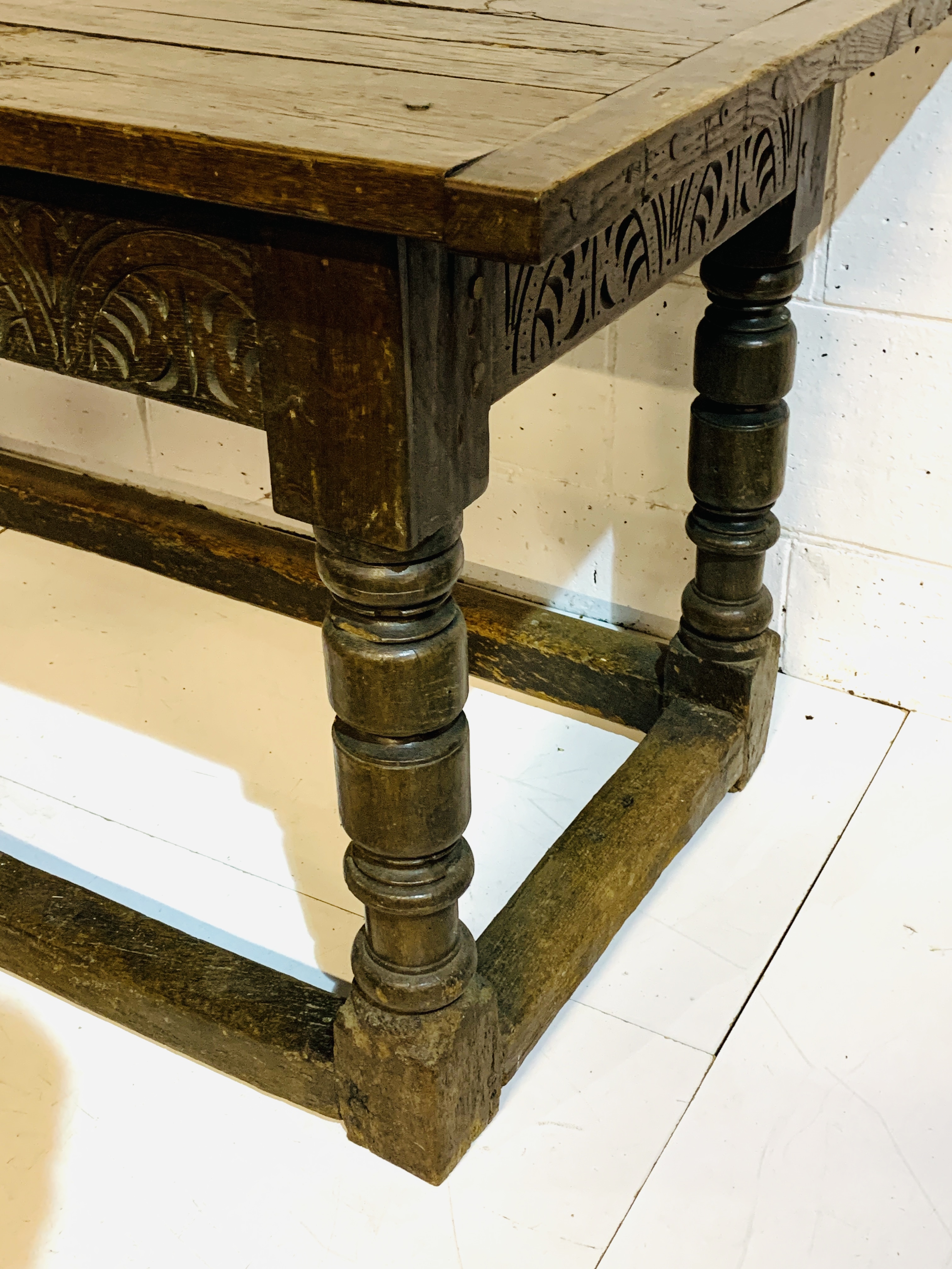 17th century oak refectory table - Image 2 of 8