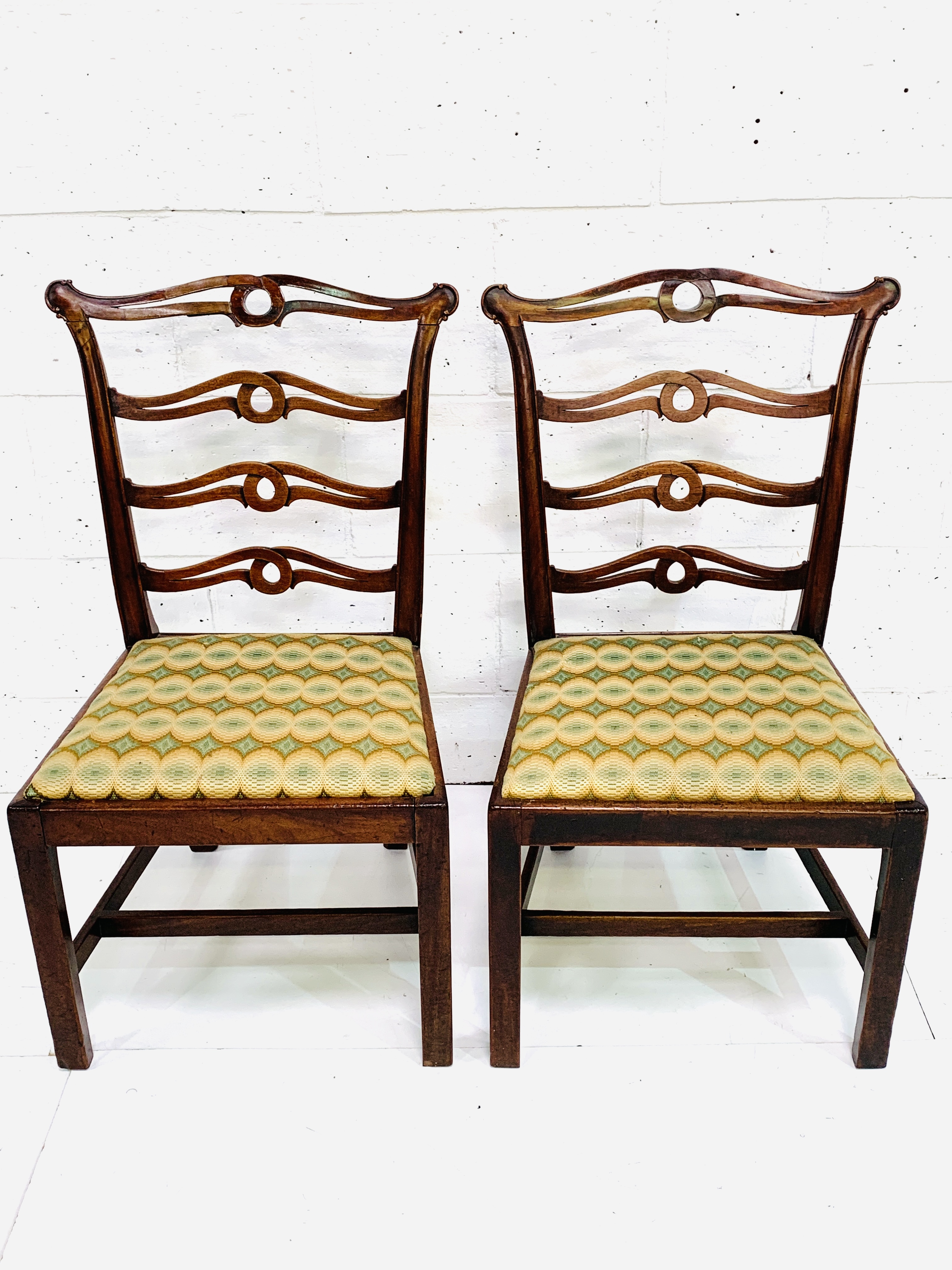 Pair of Georgian mahogany ladder back dining chairs - Image 2 of 5