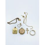 A collection of 9ct gold jewellery