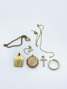 A collection of 9ct gold jewellery