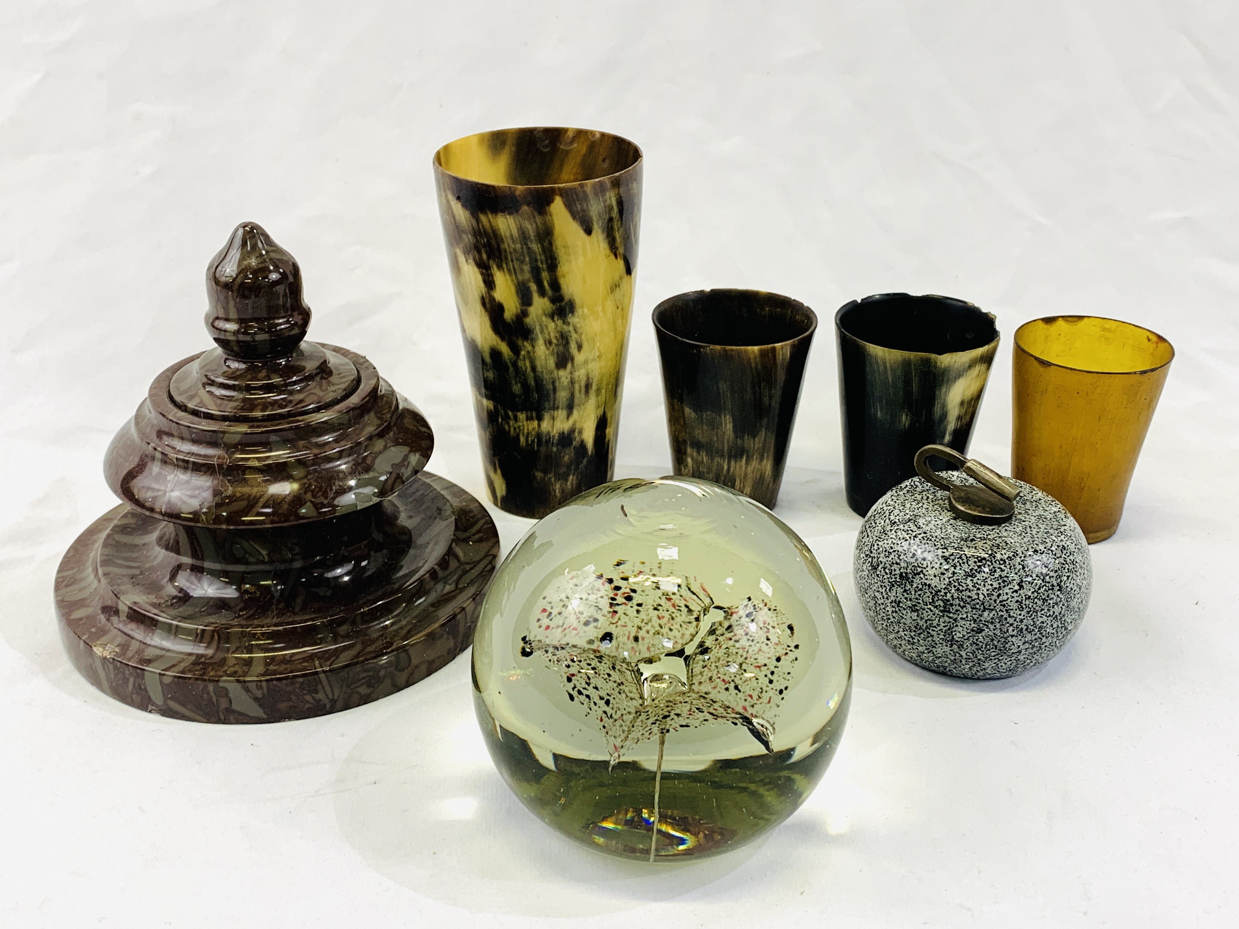 Four horn beakers and other items - Image 2 of 7