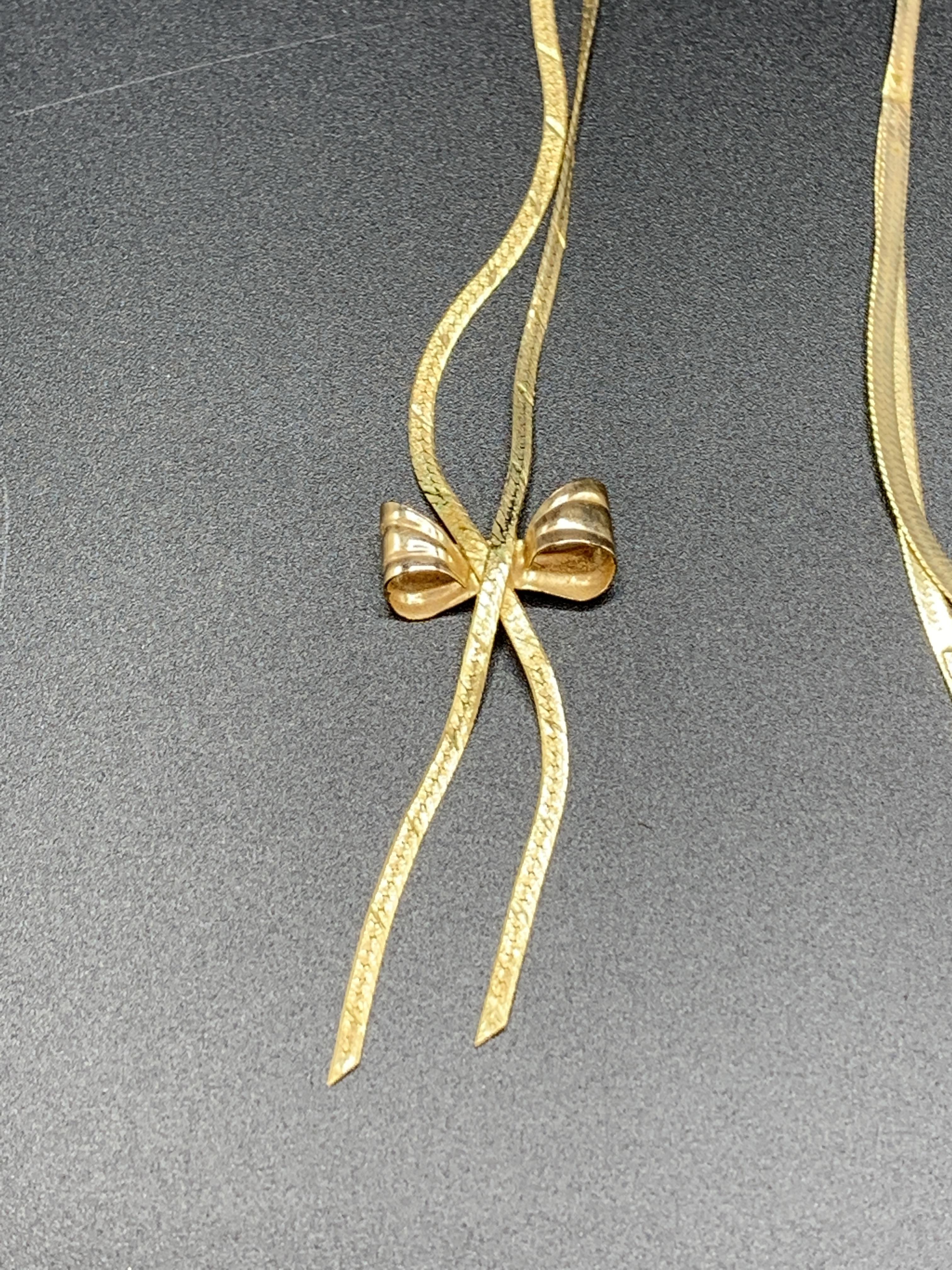 Three 9ct gold necklaces - Image 4 of 5