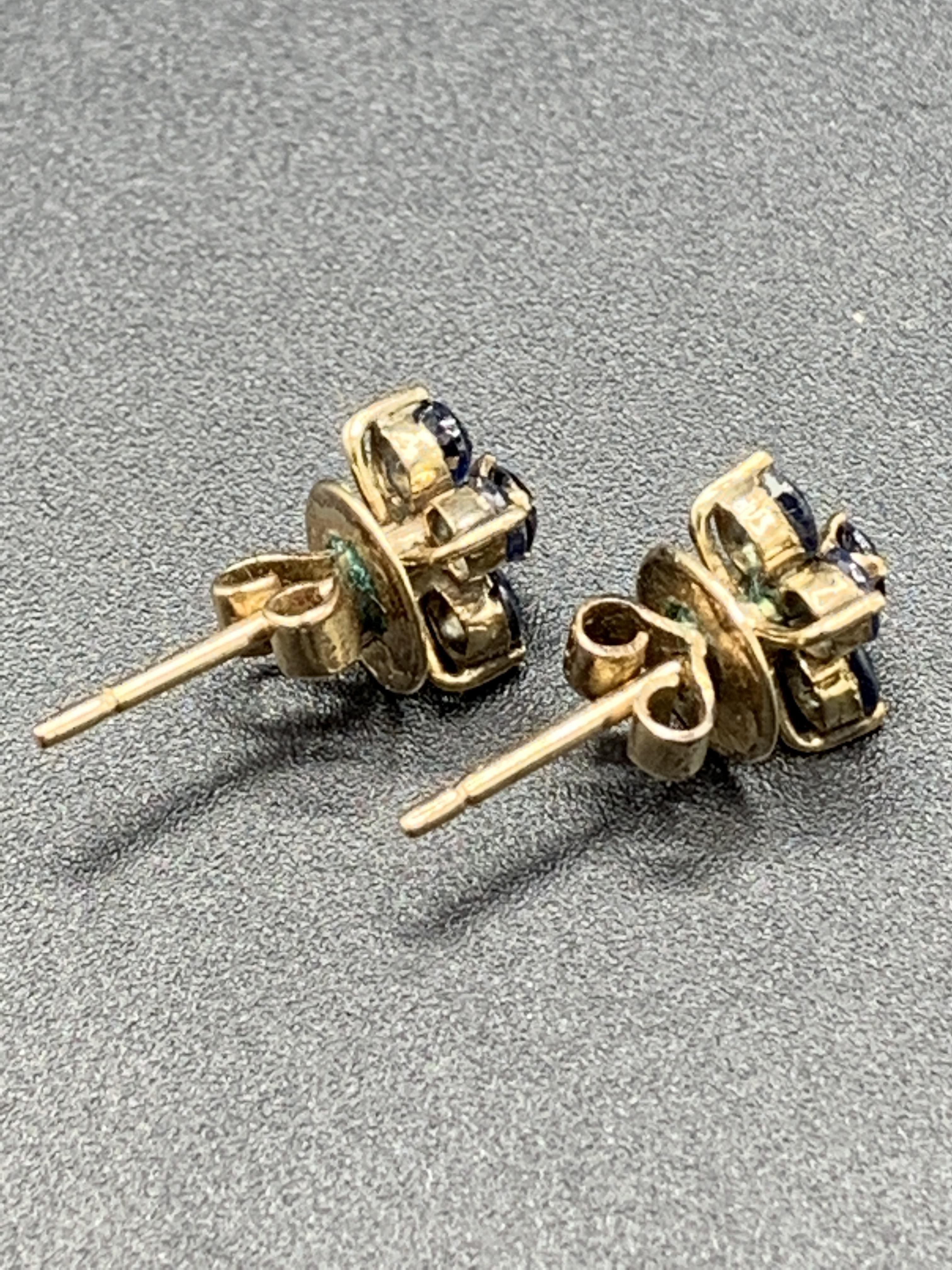 18ct gold and sapphire stud earrings - Image 2 of 3