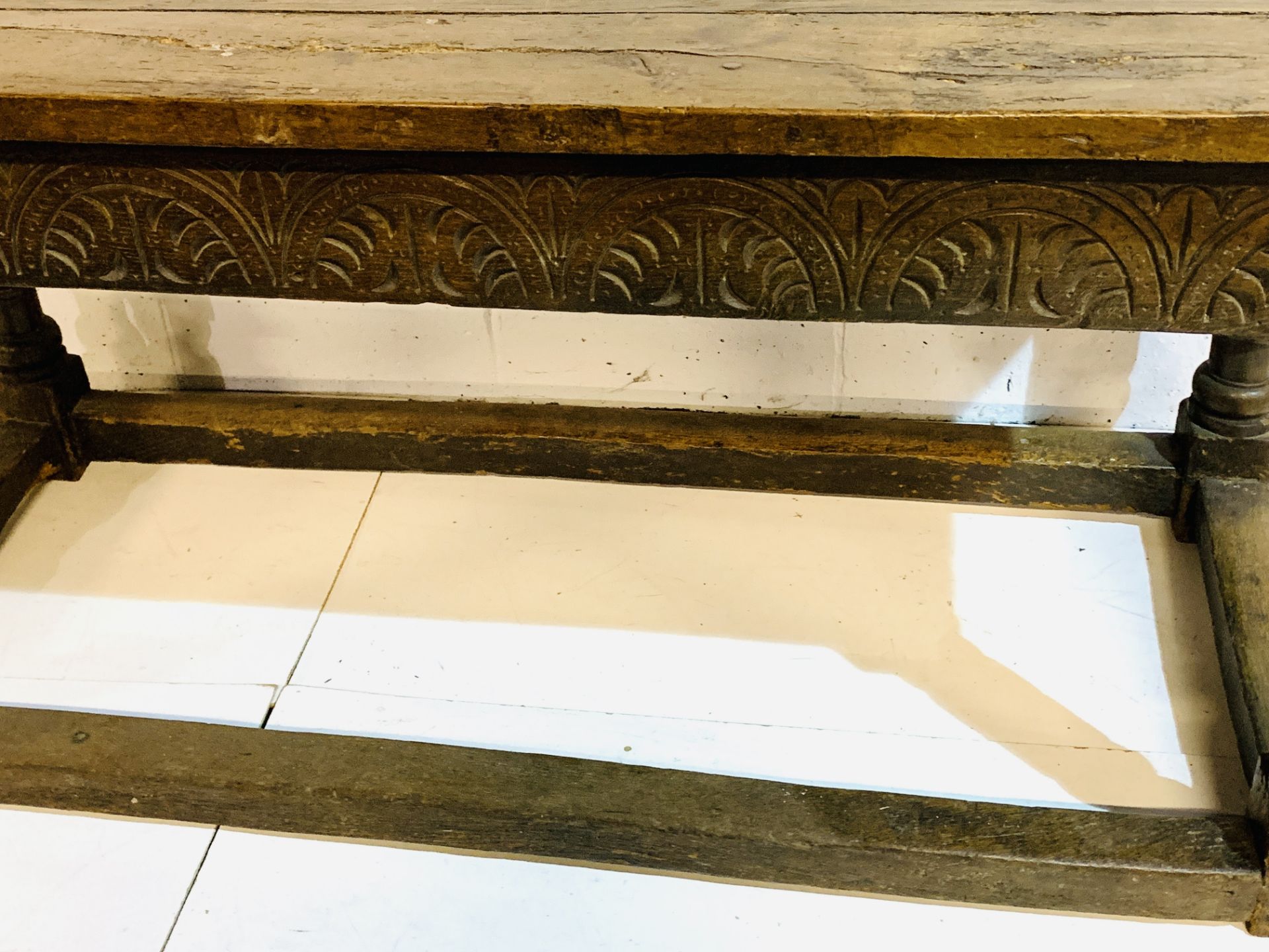 17th century oak refectory table - Image 3 of 8