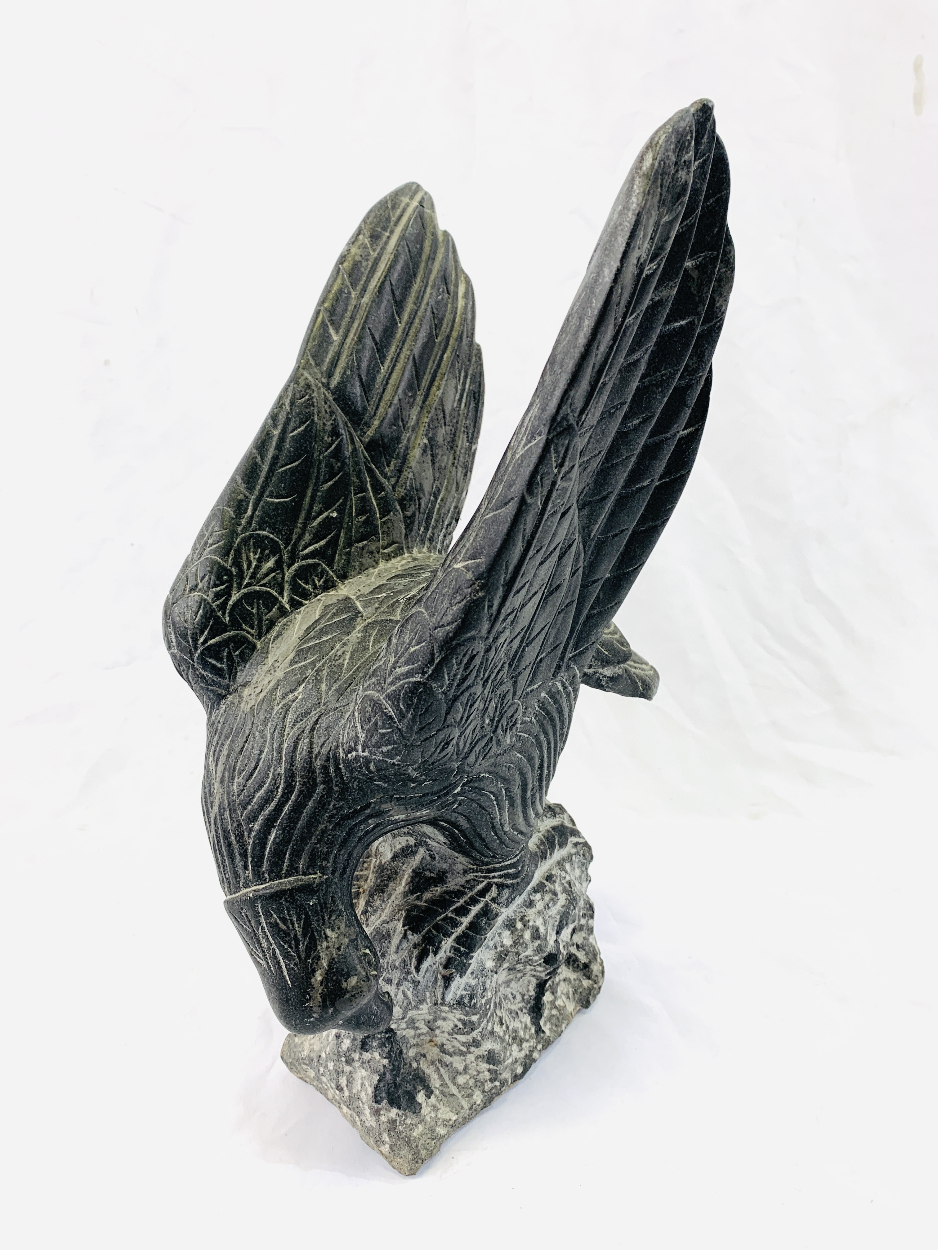 A stone eagle - Image 3 of 6