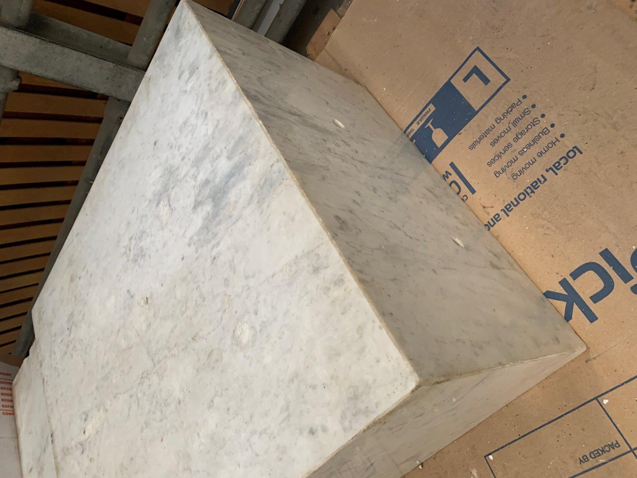 A rectangular block of calacatta marble - Image 2 of 2